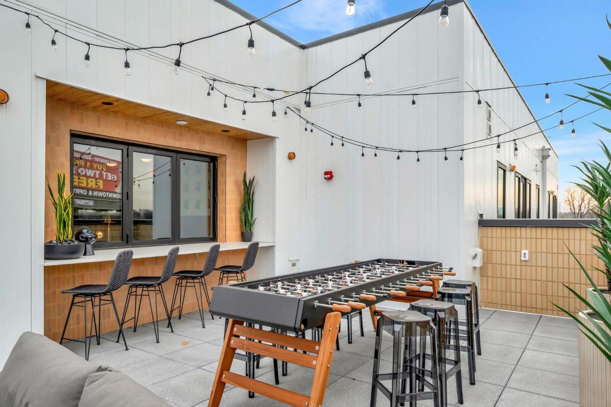 New 2 Luxe Penthouses With Balcony And Views Apartment