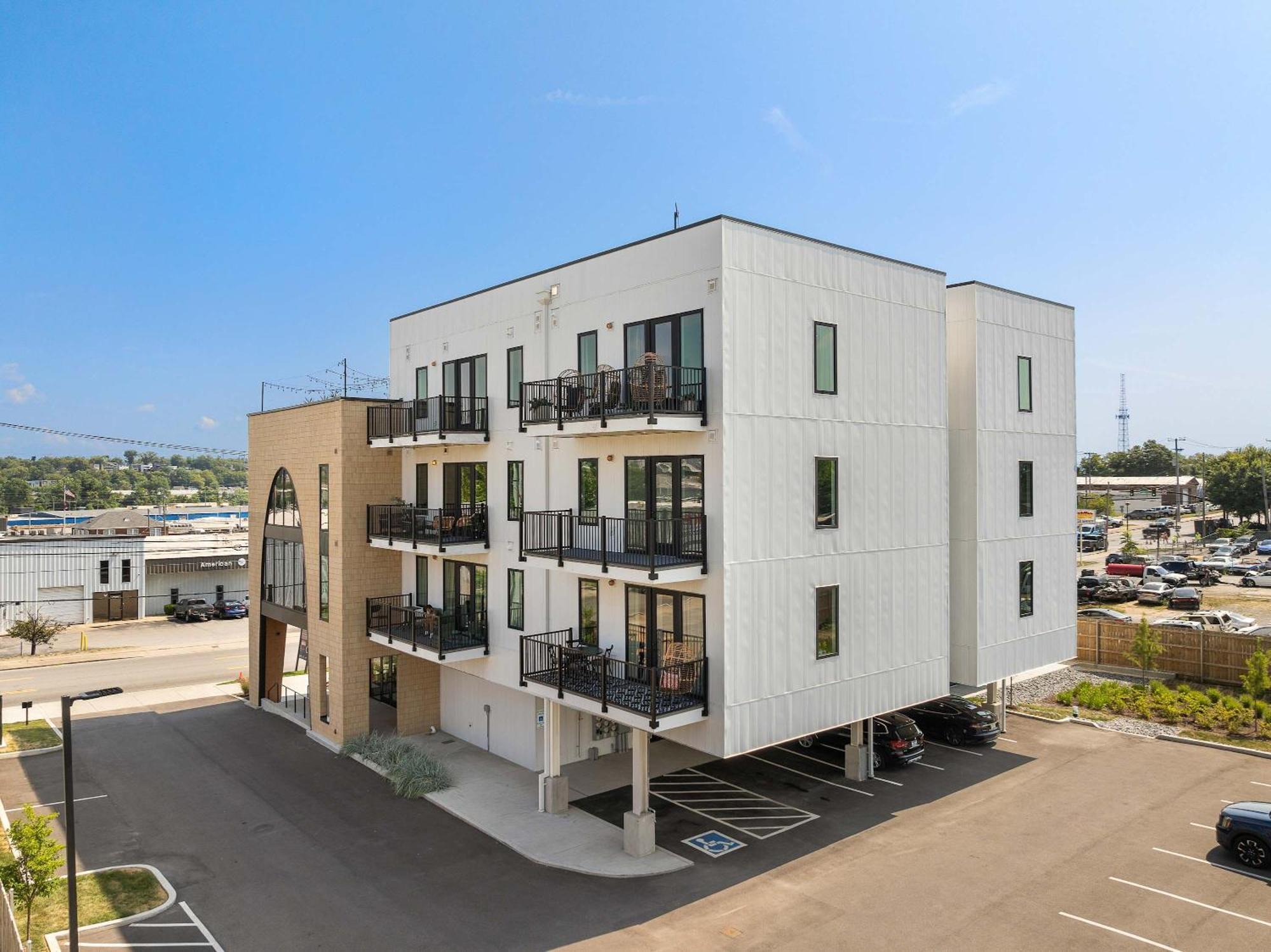 Apartment New 2 Luxe Penthouses With Balcony And Views