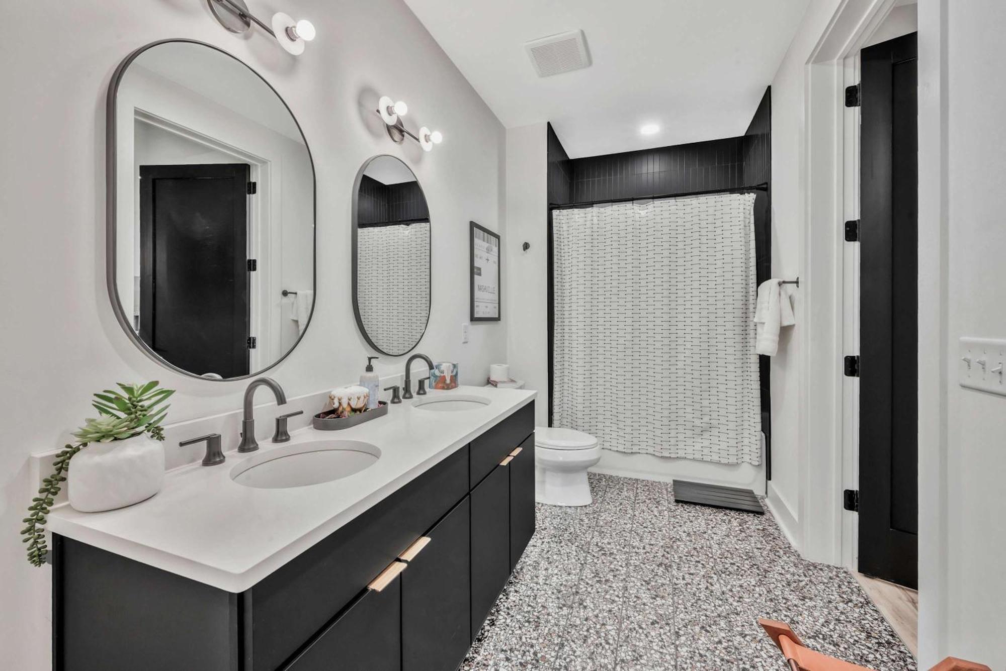 New 2 Luxe Penthouses With Balcony And Views *