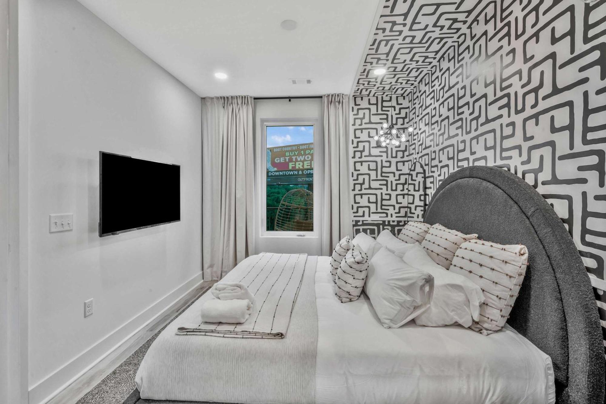 New 2 Luxe Penthouses With Balcony And Views * Nashville