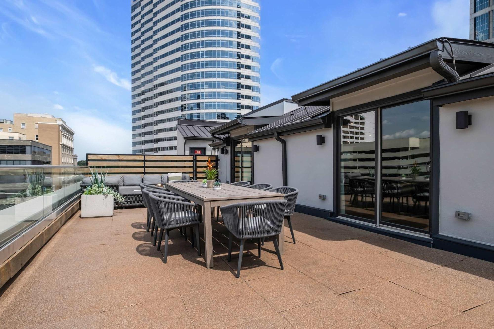 Skyline With Penthouse & Rooftop Deck 6br By Maddox Nashville