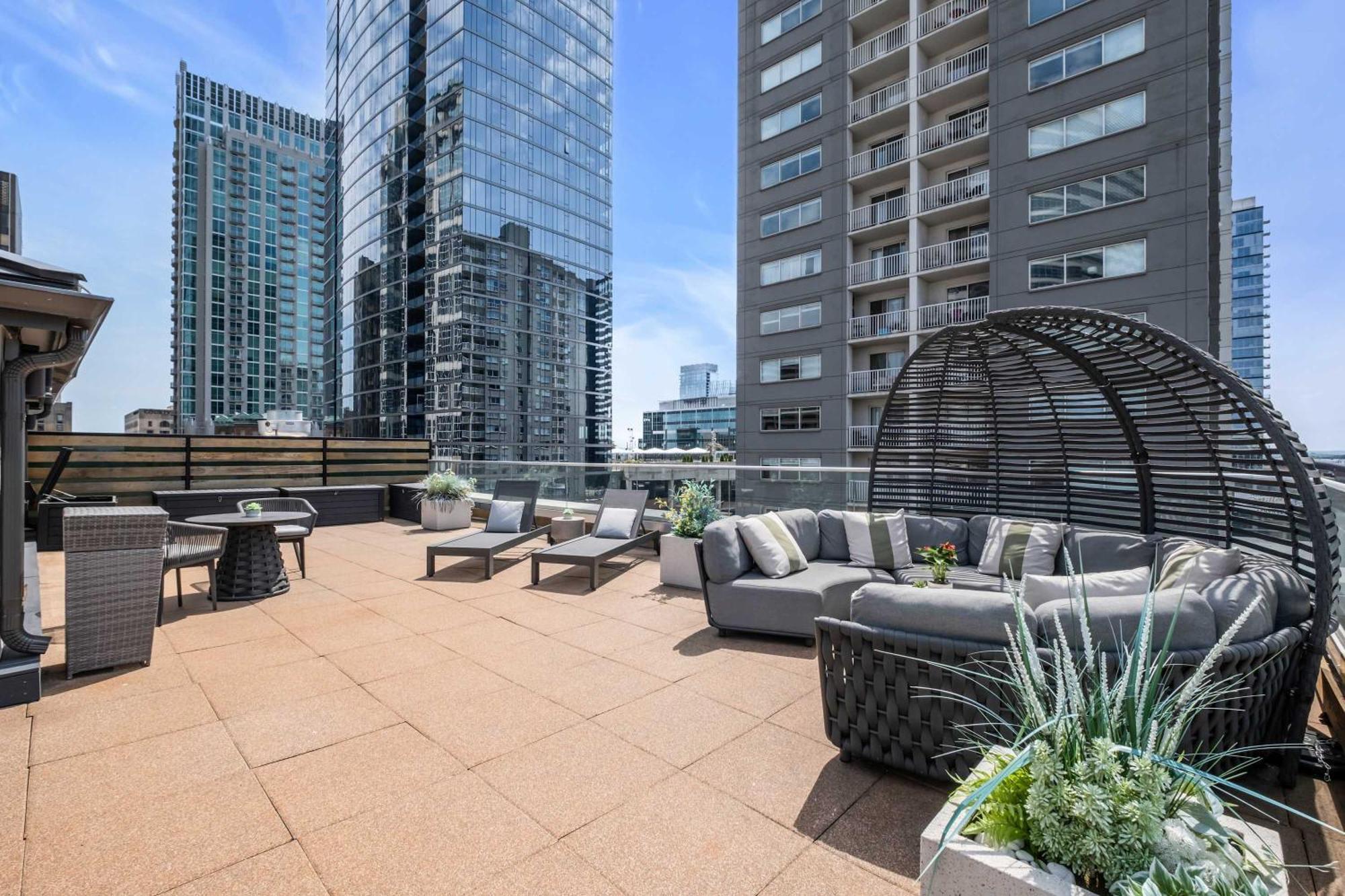 Skyline With Penthouse & Rooftop Deck 6br By Maddox Apartment Nashville
