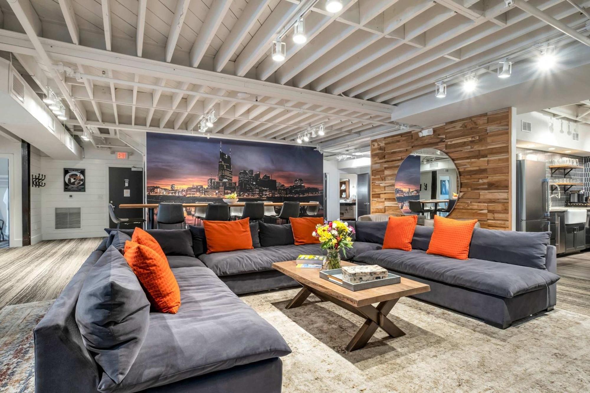 Skyline With Penthouse & Rooftop Deck 6br By Maddox * Nashville