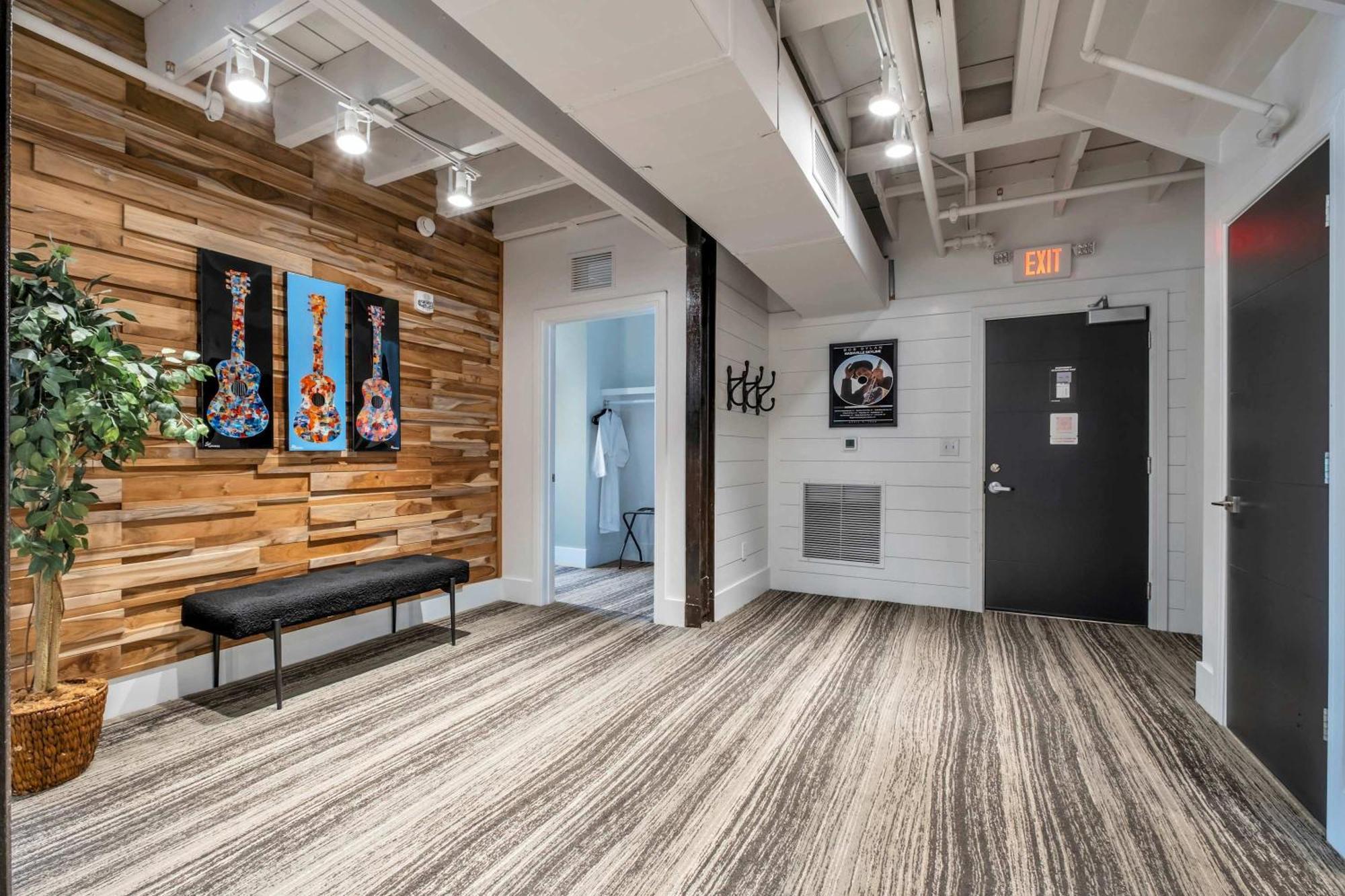 Apartment Skyline With Penthouse & Rooftop Deck 6br By Maddox