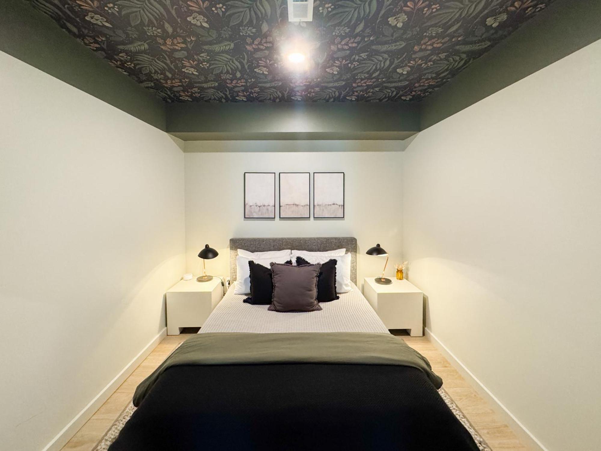 Holiday home Laylas Retreat With Pool Walk To Broadway