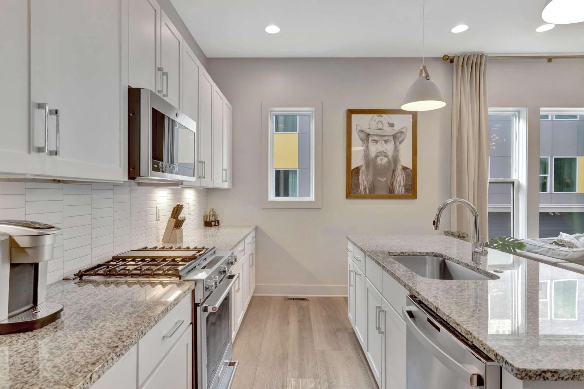 Rooftop Deck 2 Car Garage Near Downtown Holiday home *