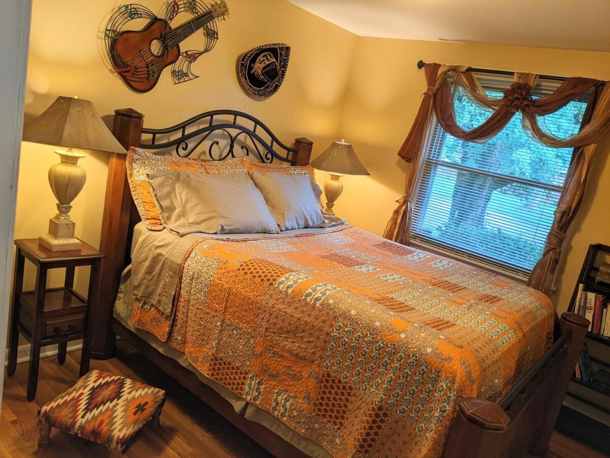 The Place Between The Lakes 4 Bedrooms 4 Beds * Nashville