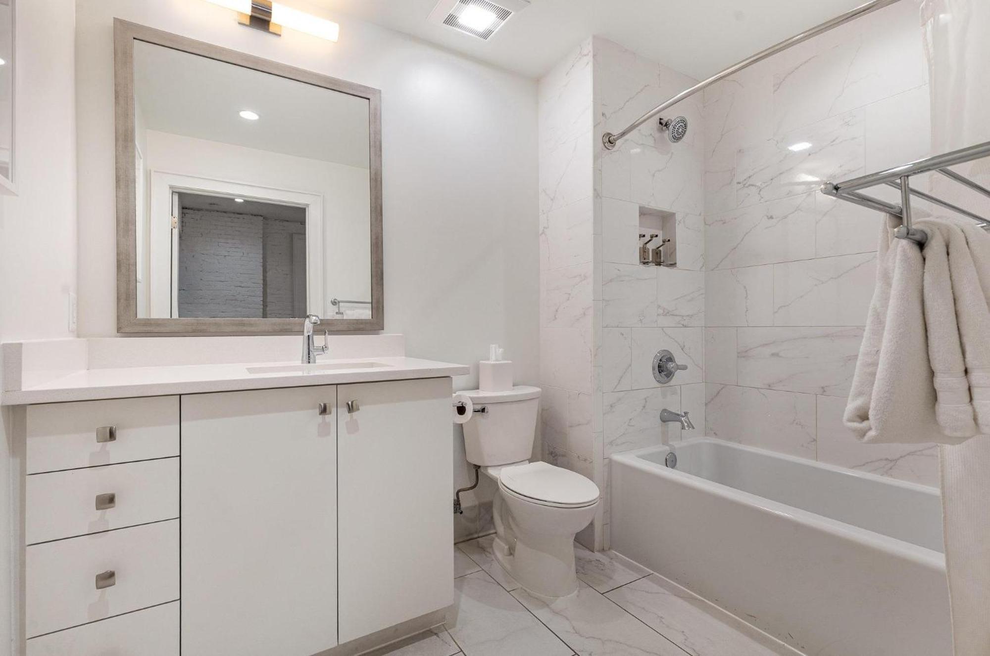 The Saddlery-frequency-2 Units-walk 2 Broadway Holiday home *