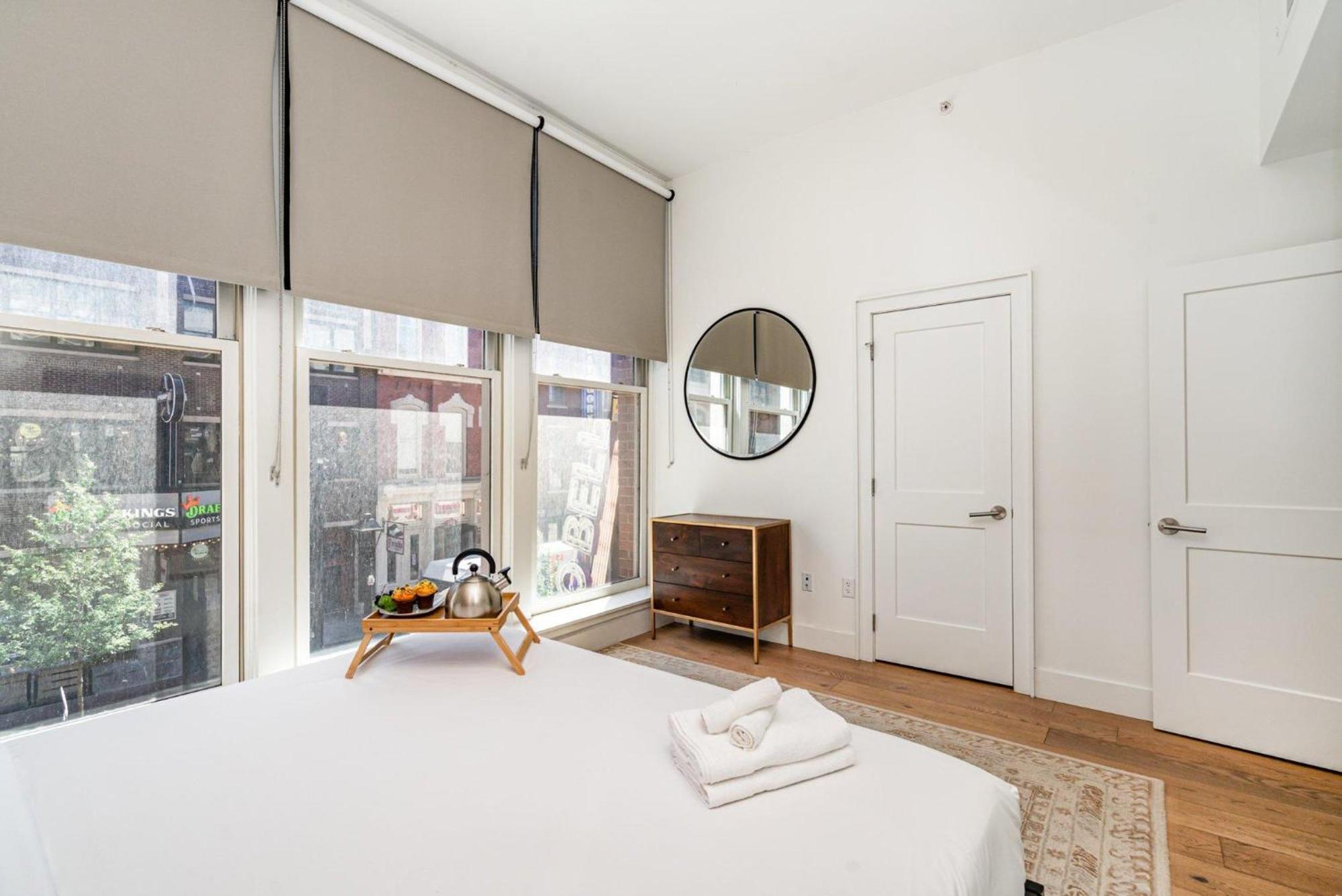 The Saddlery-setlist-4 Combo Unit-walk To Broadway Holiday home *