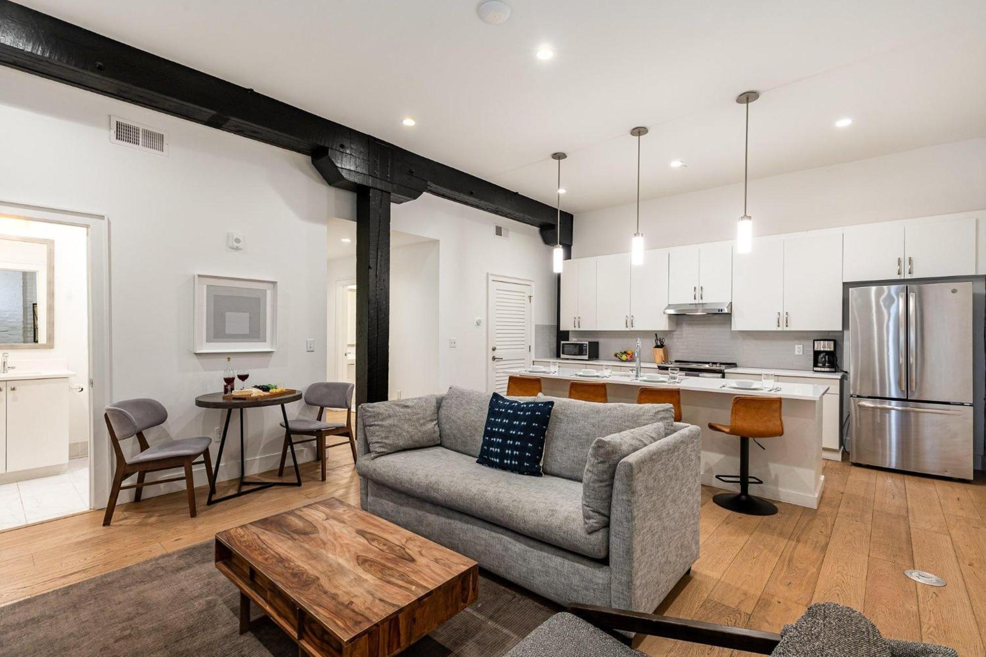 Holiday home The Saddlery-setlist-4 Combo Unit-walk To Broadway