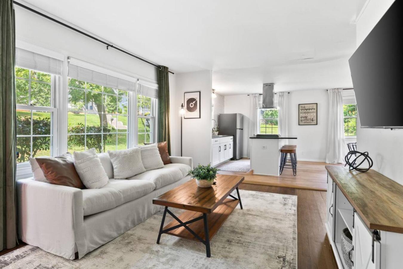 Cozy House In Trendy East With A Patio And Grill Holiday home *