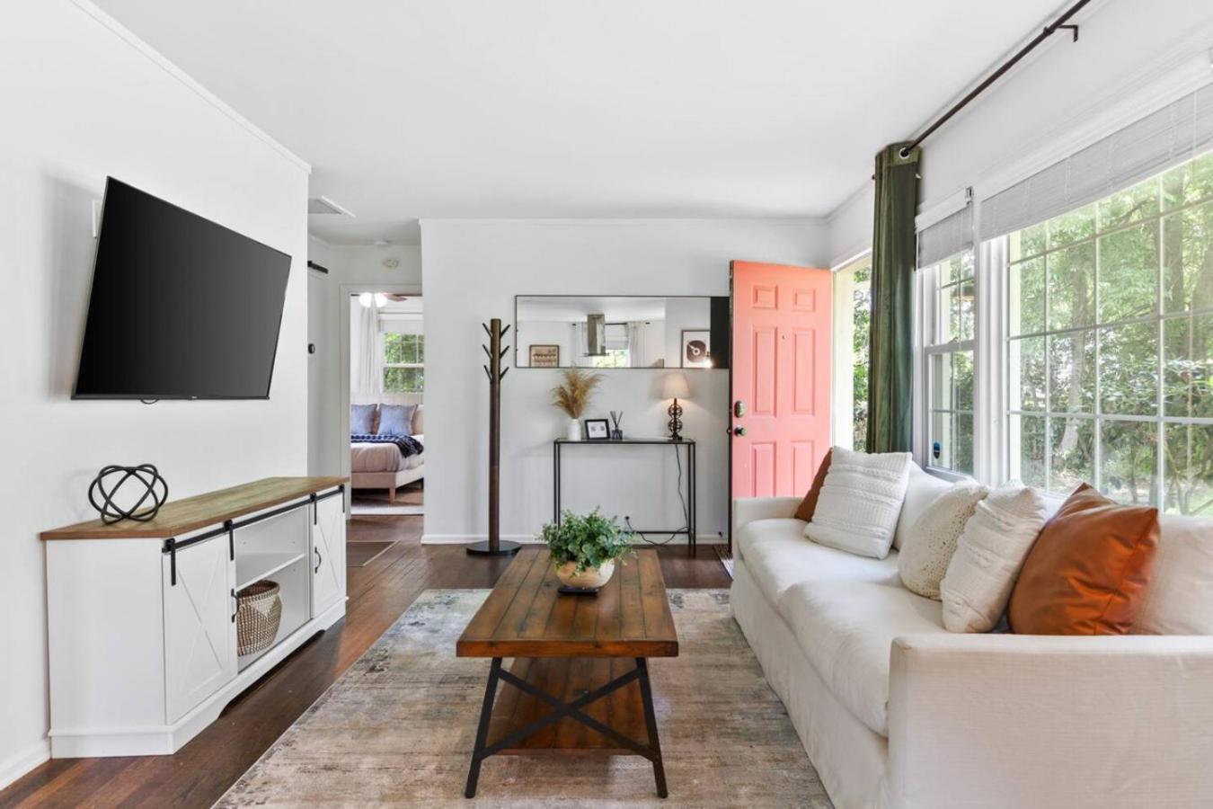 Holiday home Cozy House In Trendy East With A Patio And Grill *