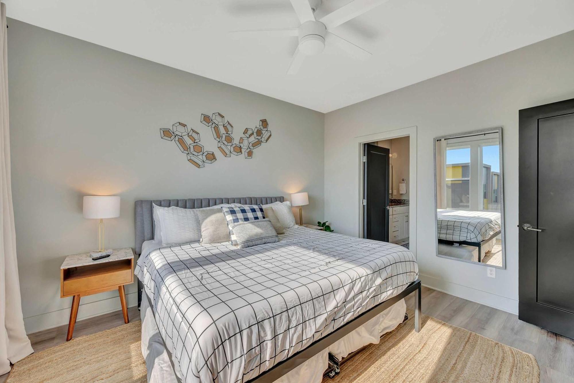 Rooftop Deck Grill Ping Pong Near Downtown Holiday home *