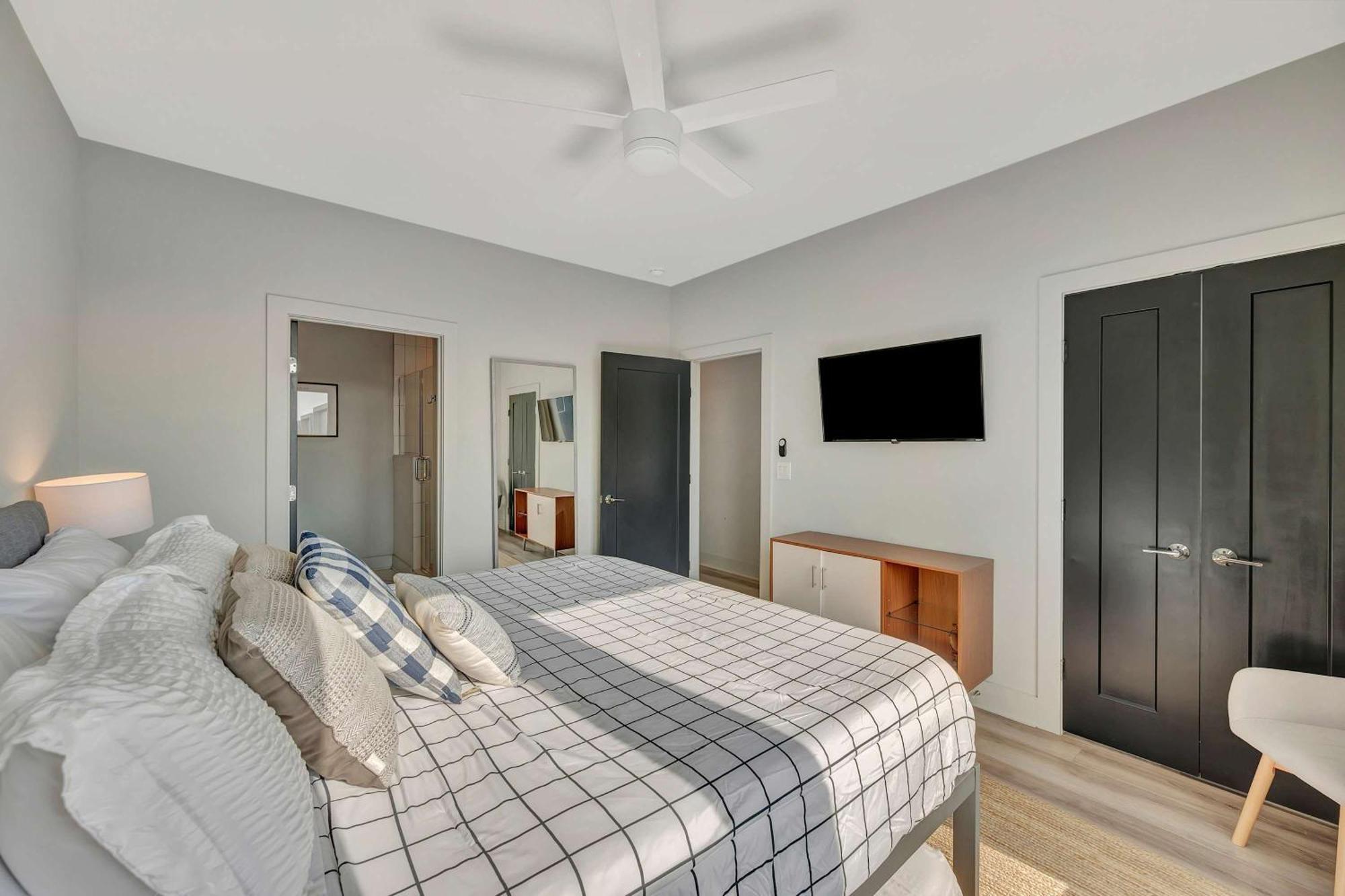 Holiday home Rooftop Deck Grill Ping Pong Near Downtown Nashville