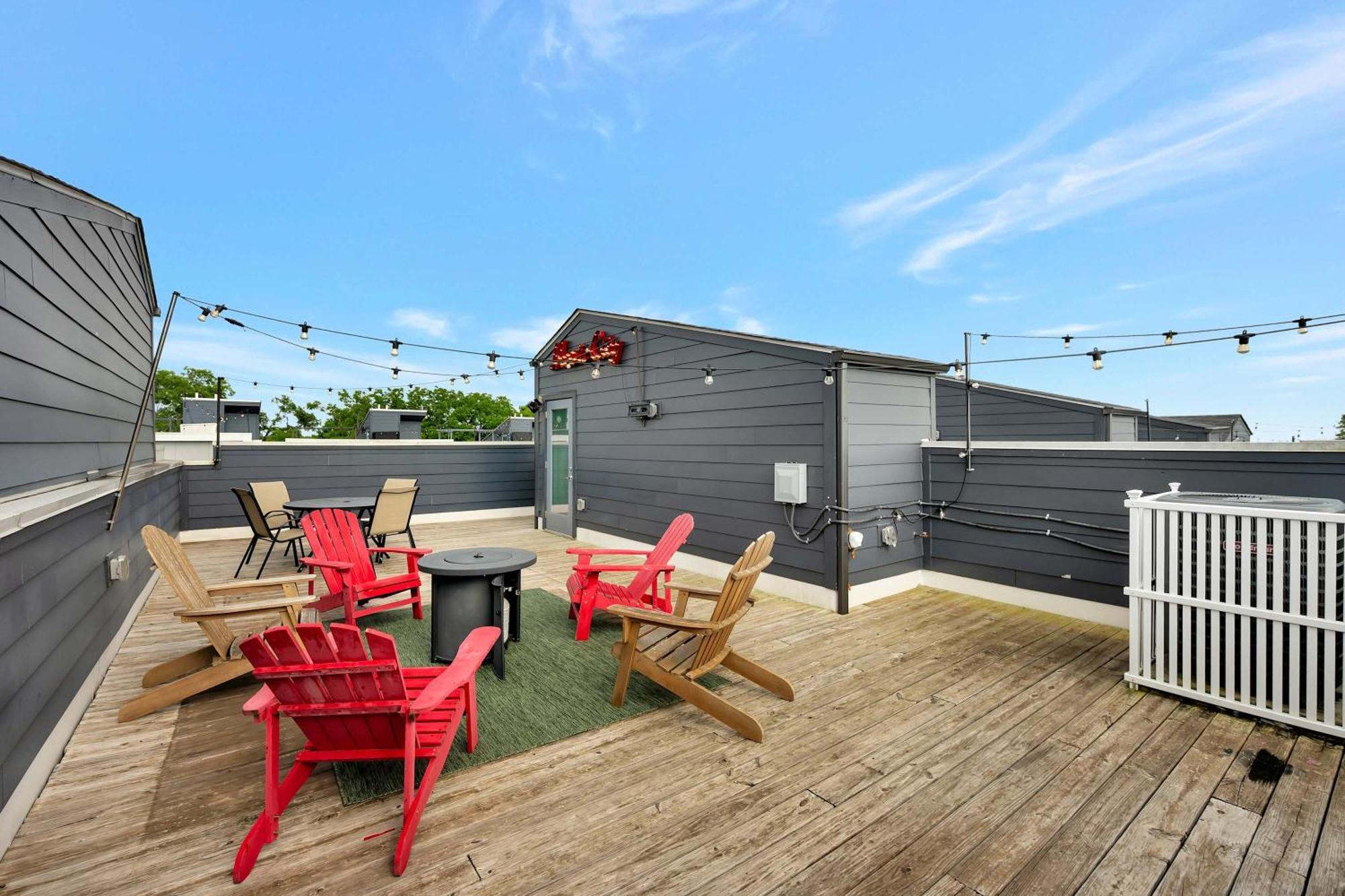 Rooftop Deck Grill Ping Pong Near Downtown Nashville