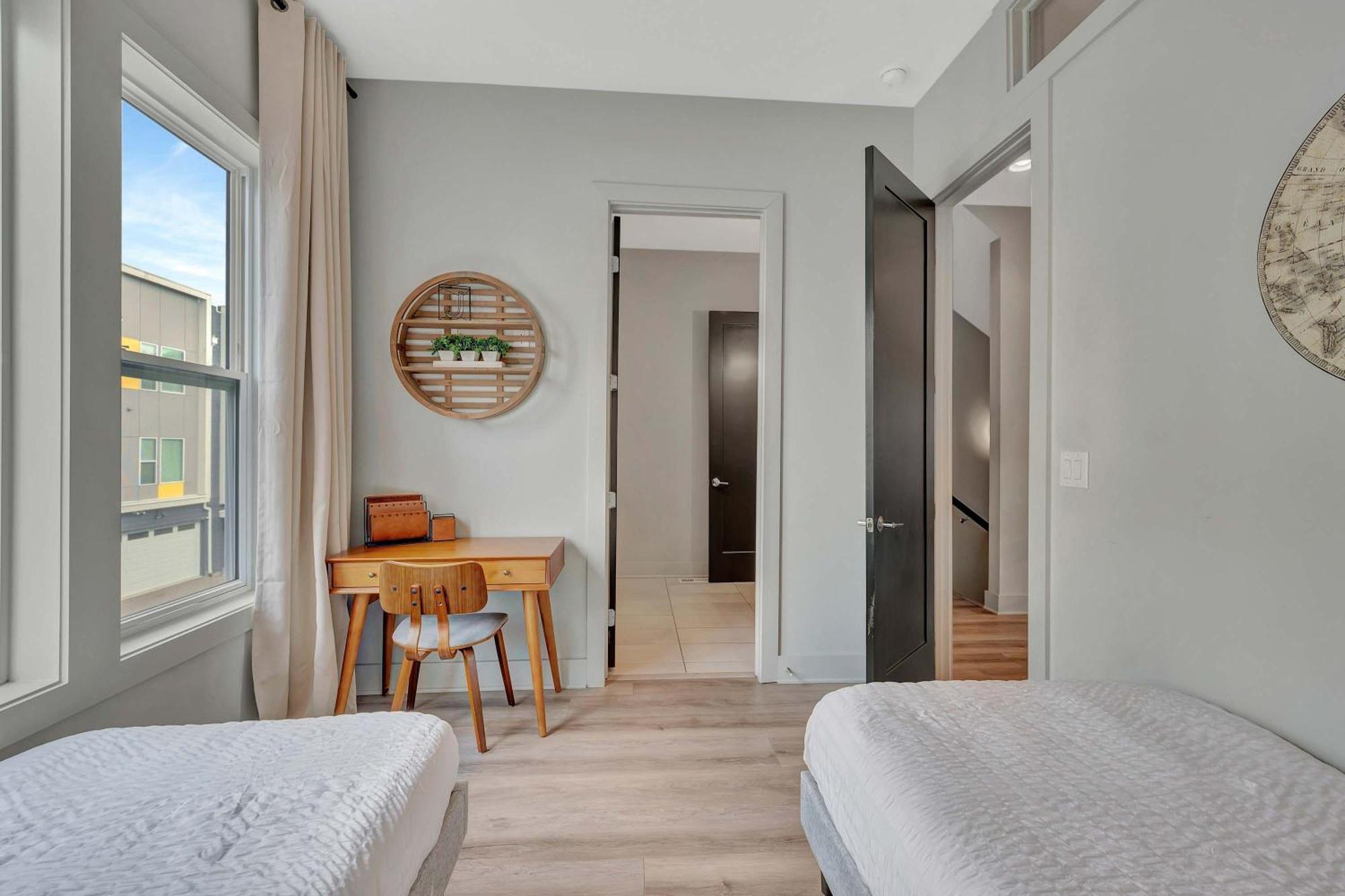 Rooftop Deck Grill Ping Pong Near Downtown Holiday home *