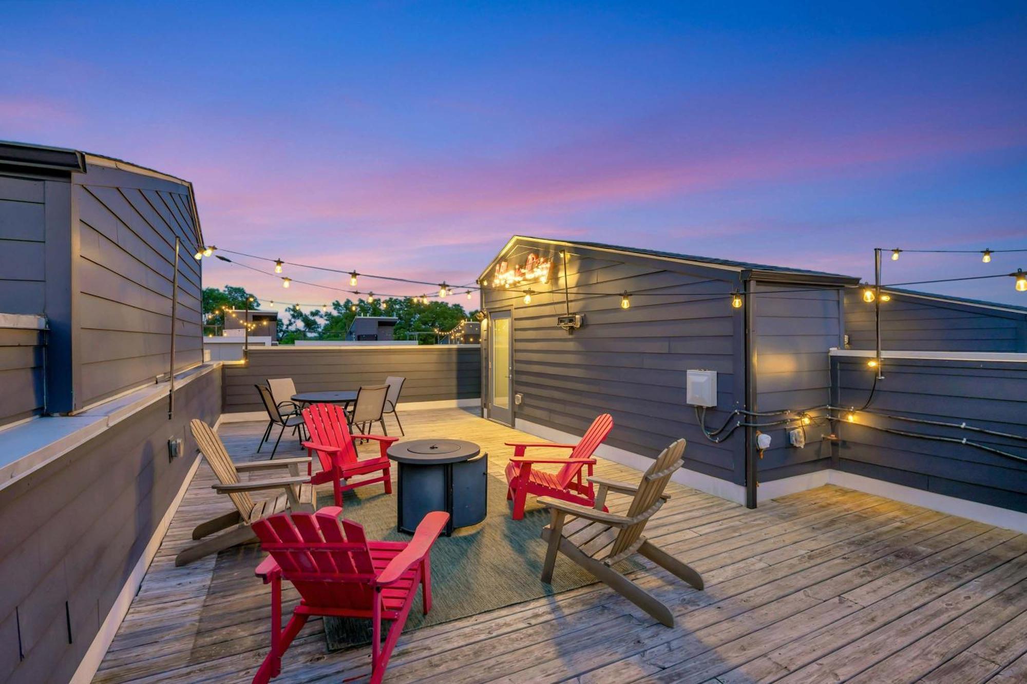 Rooftop Deck Grill Ping Pong Near Downtown Nashville