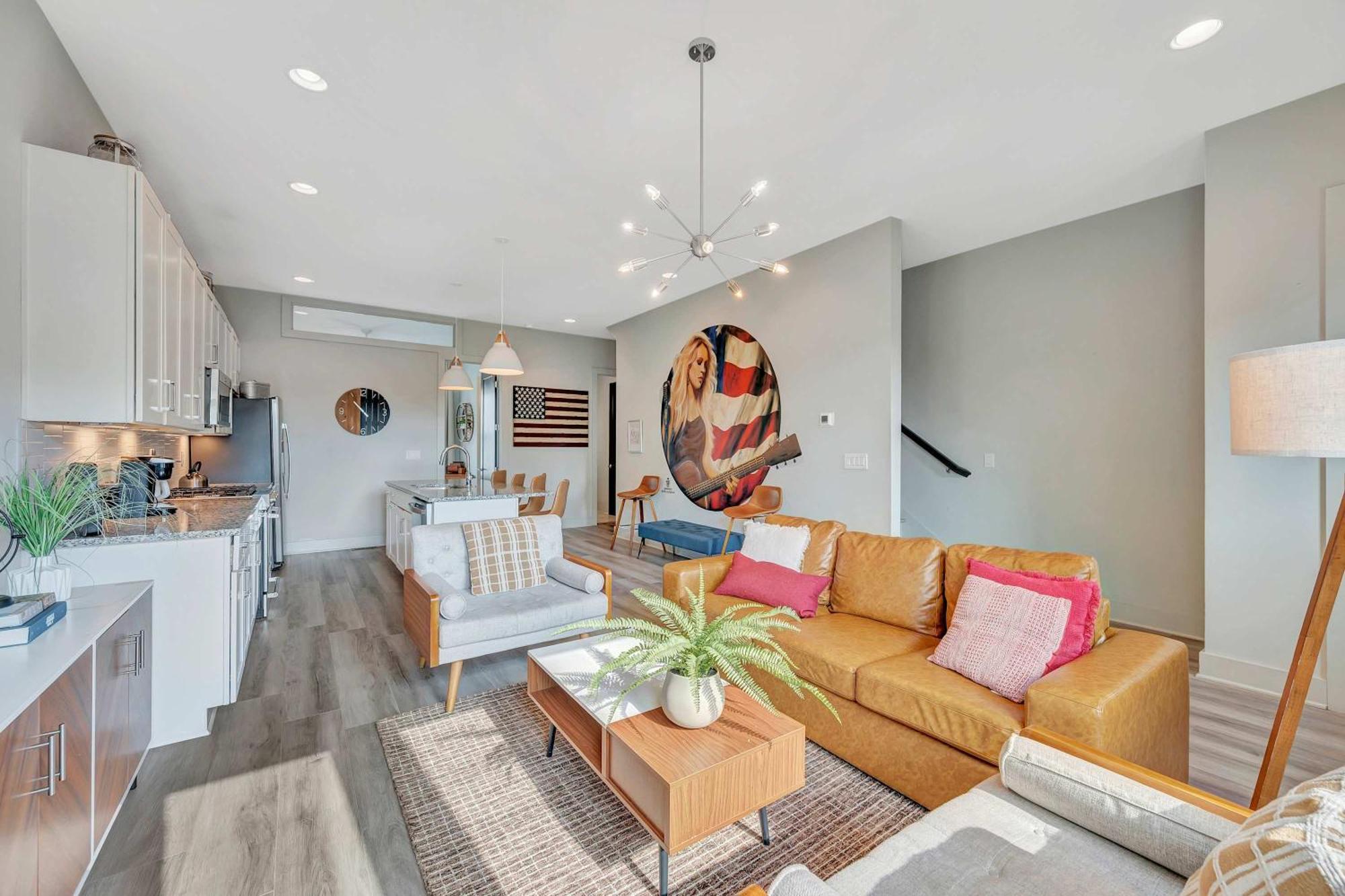 Rooftop Deck Grill Ping Pong Near Downtown Holiday home *