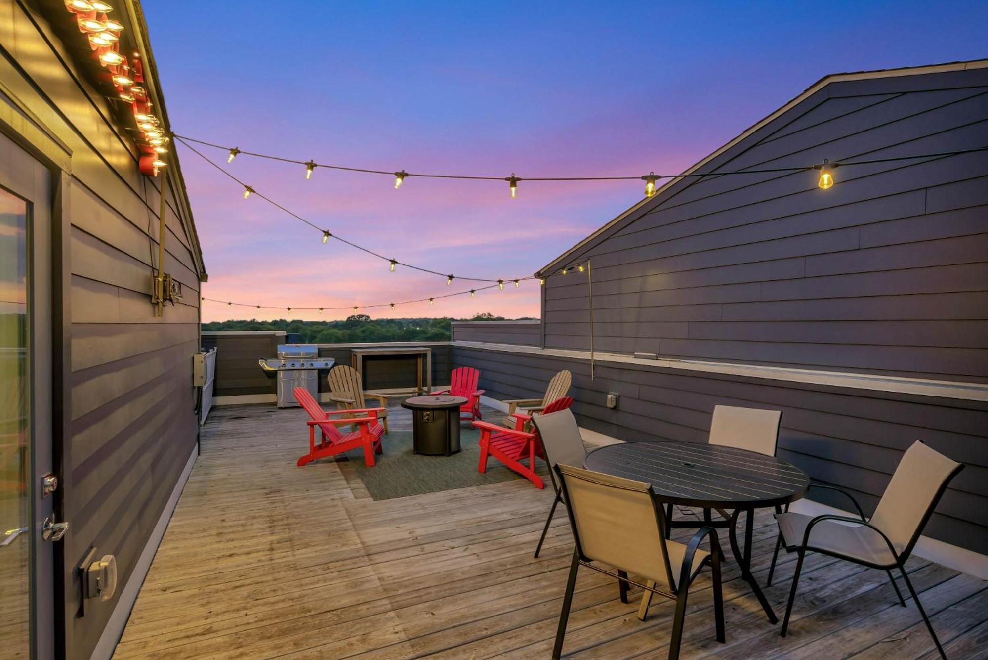 Rooftop Deck Grill Ping Pong Near Downtown * Nashville