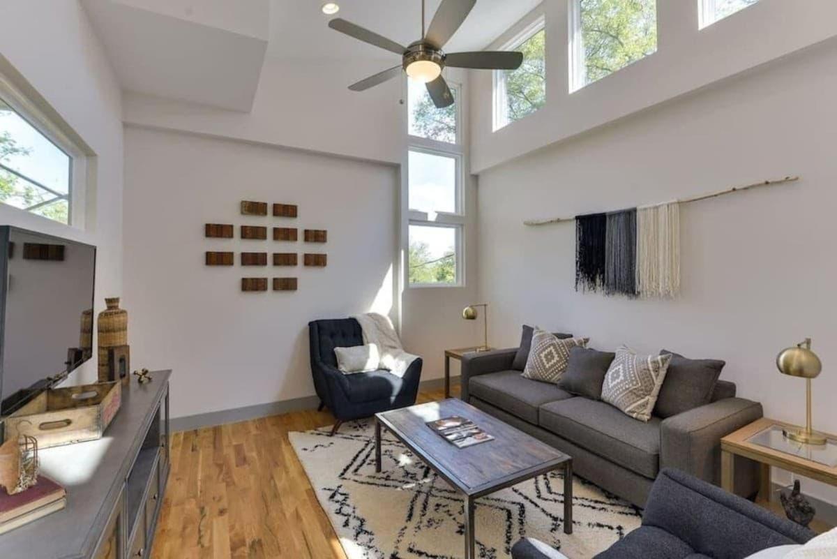 Moments On Moore * Nashville