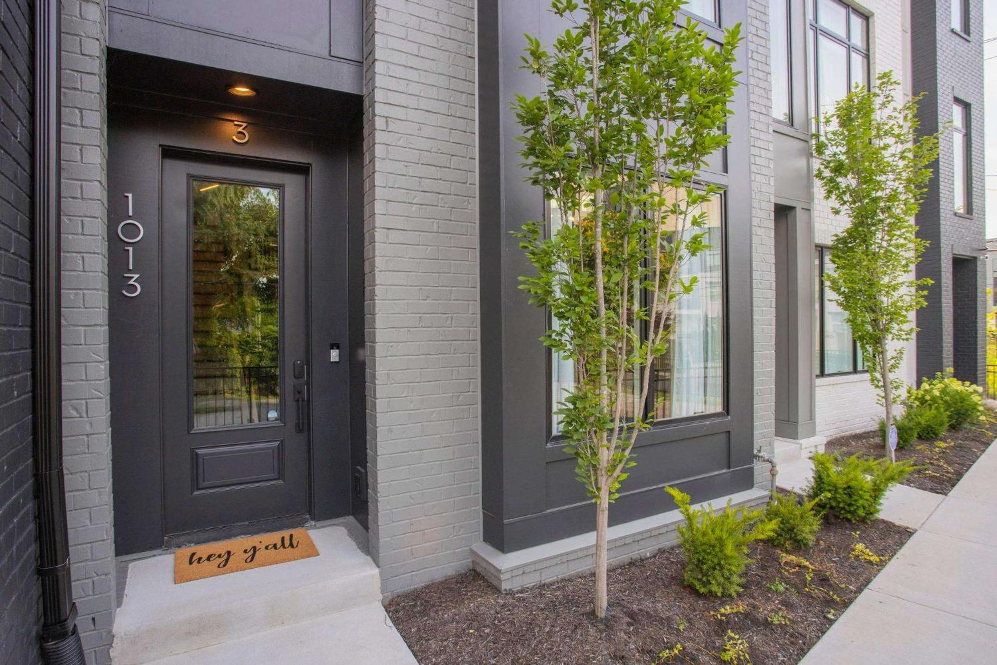 Luxury - Fire Table Balcony & Views Nashville
