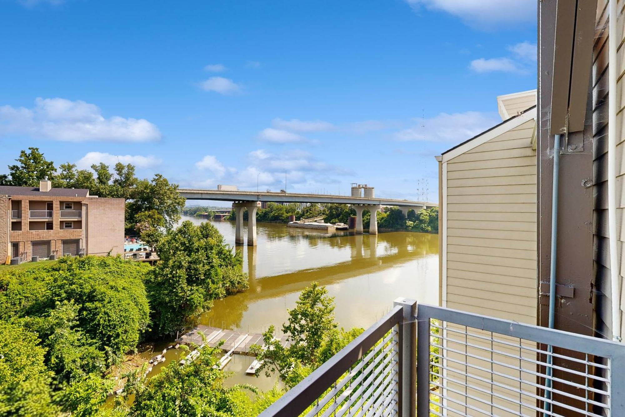 Rollin' On The River *