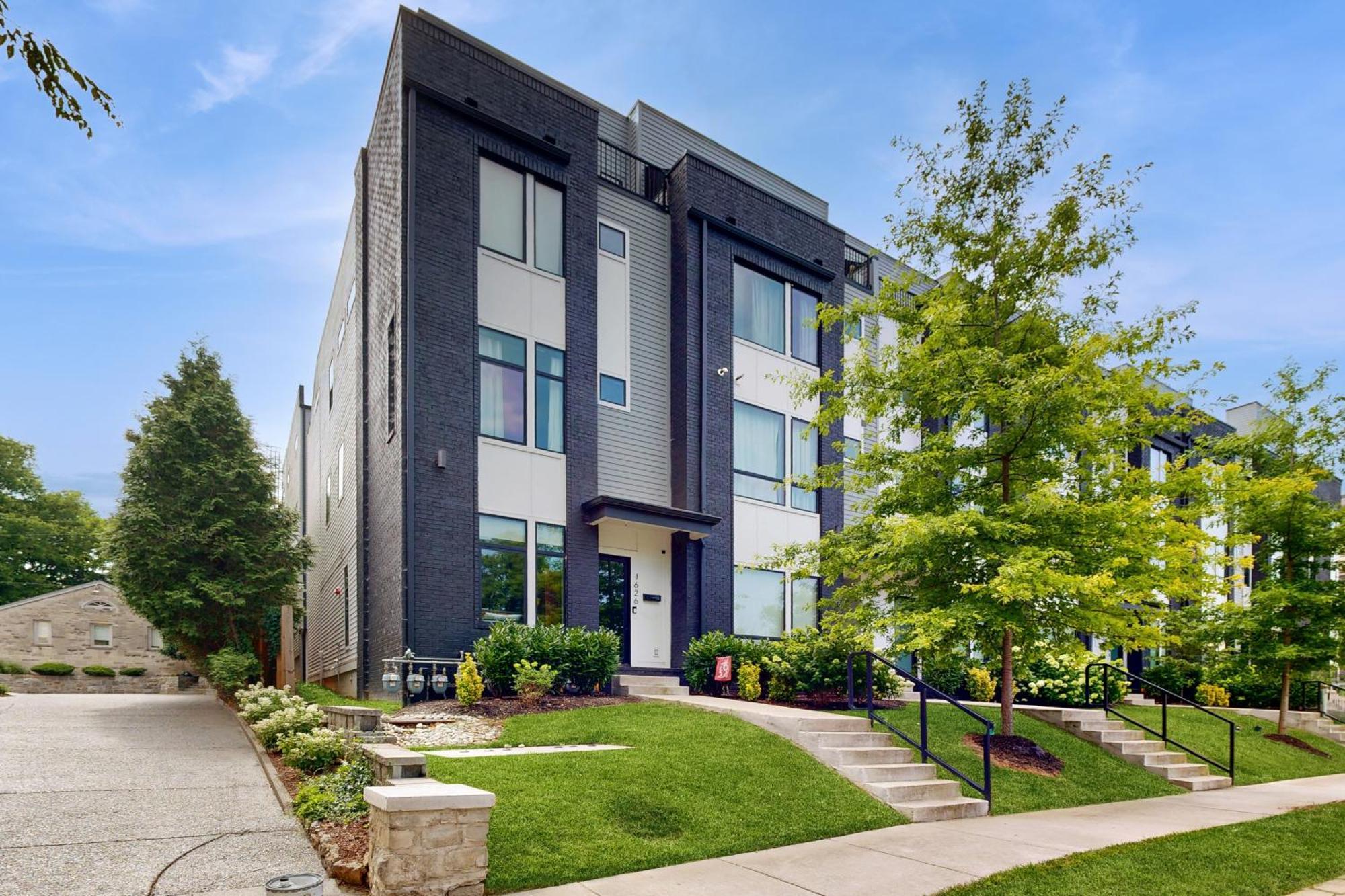 19th & Wedgewood Apartment *