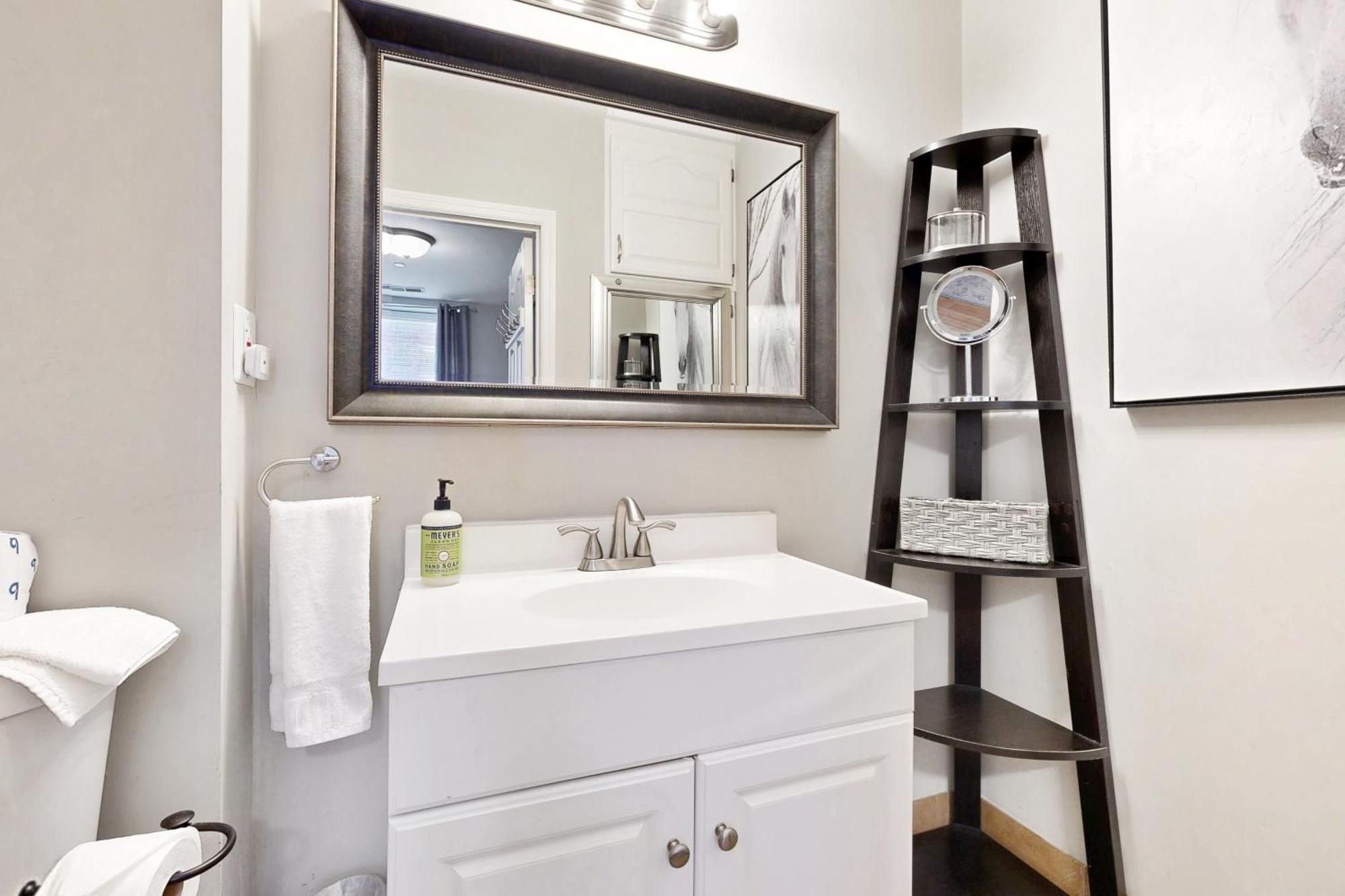 Apartment Polk 401 *