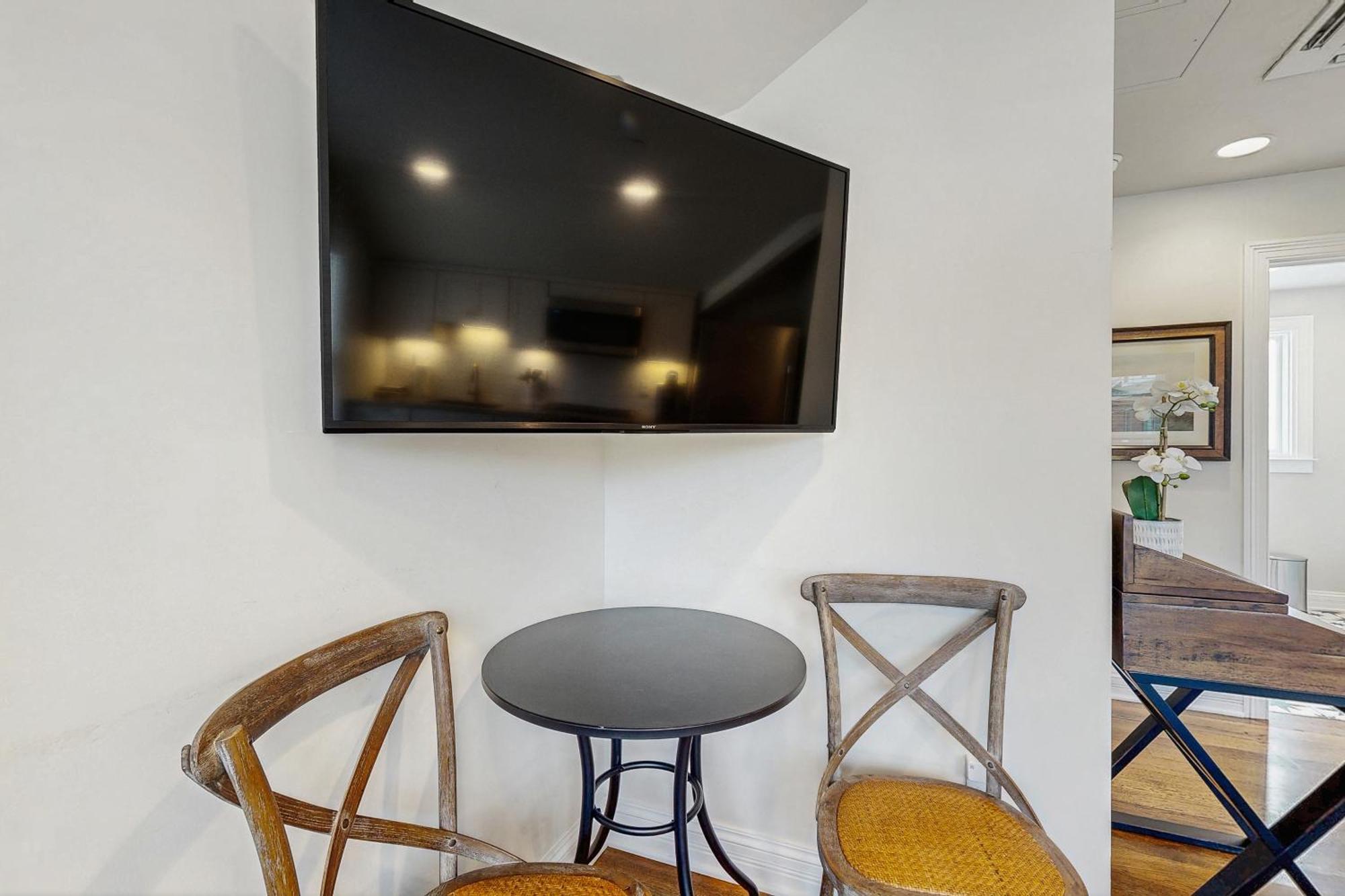 Apartment The Livery On 5th, Unit B