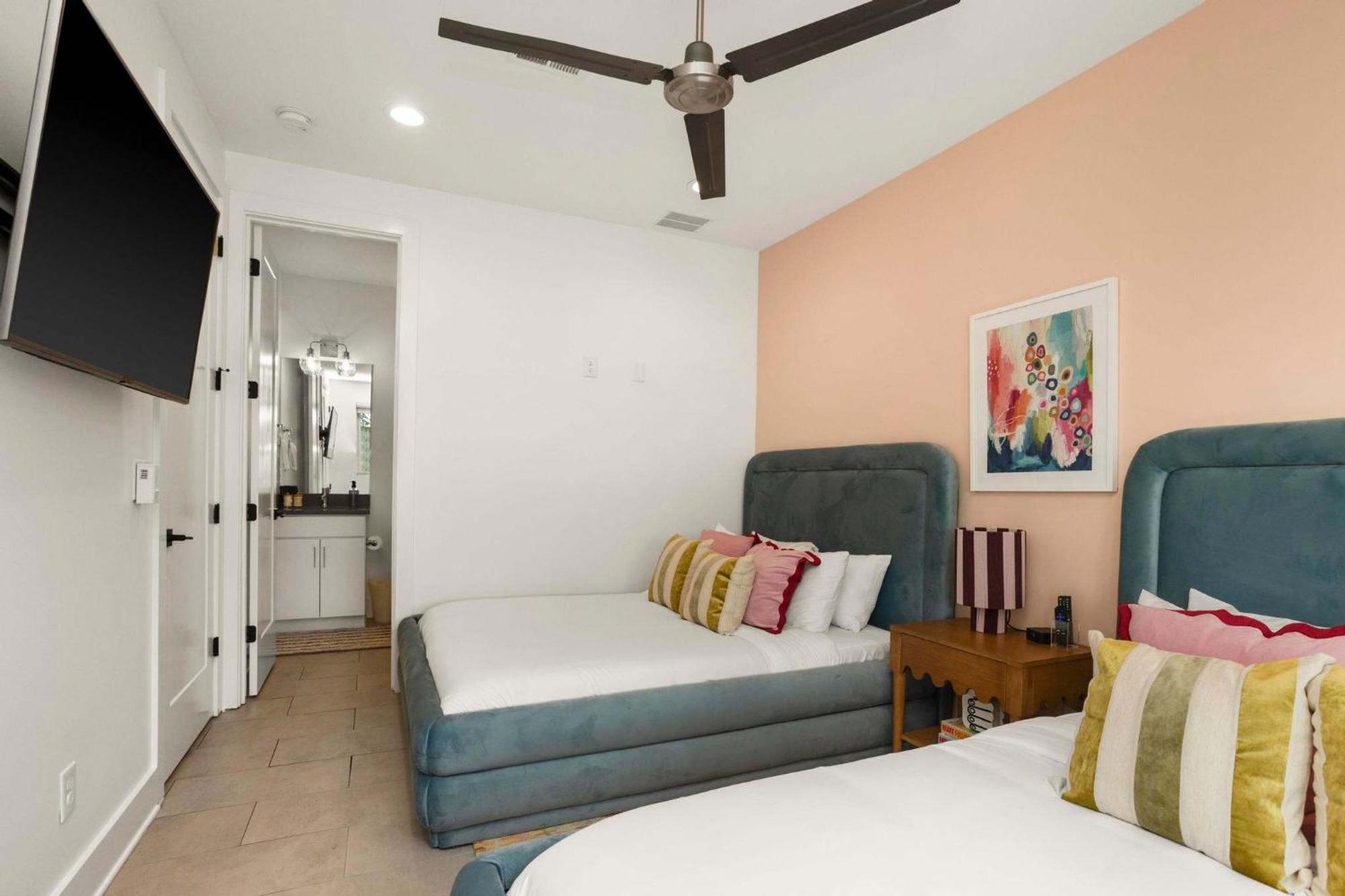 Play At 8th & Argyle Elite Vacation Spot