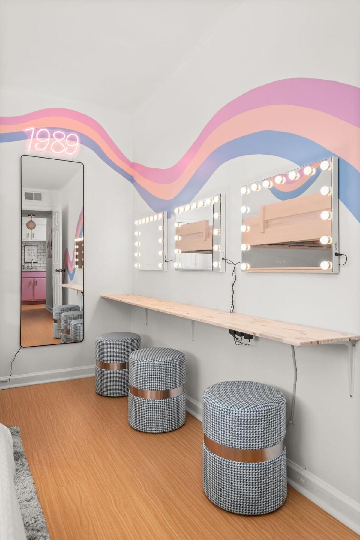 Apartment Swiftie Paradise, Music Row Unit 1 *