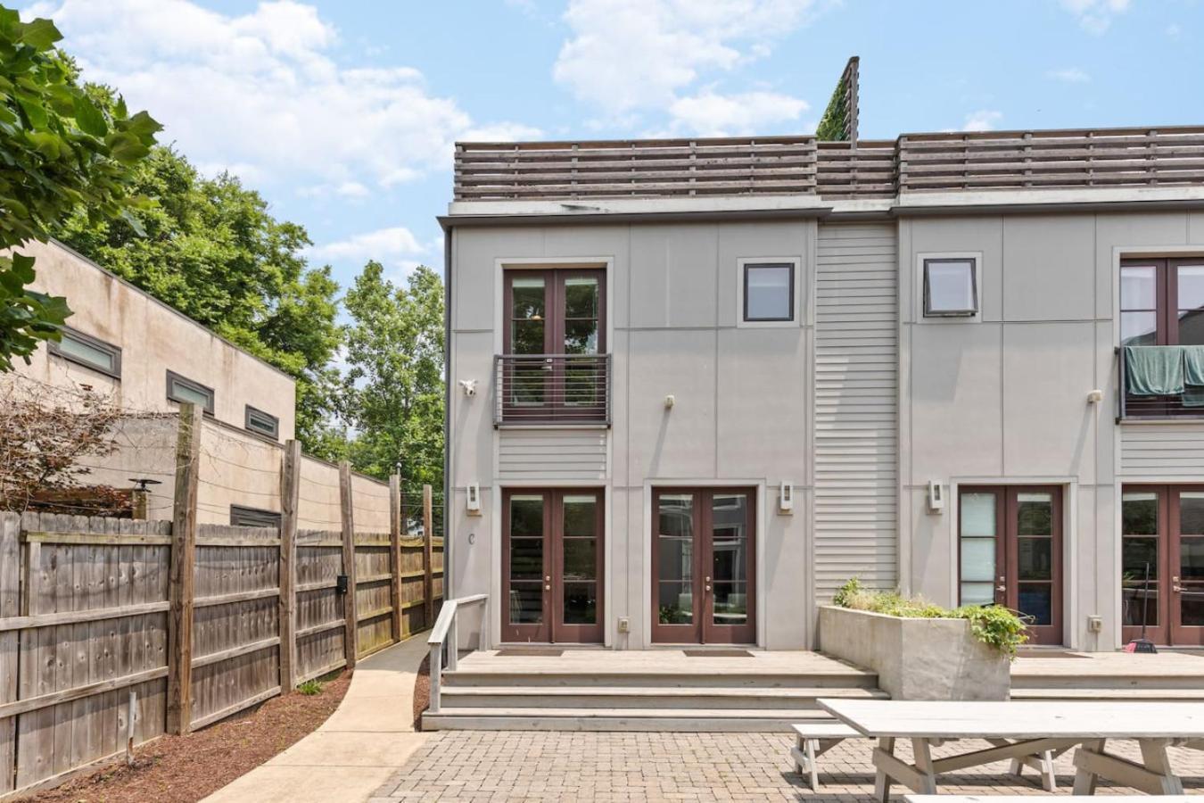 12 South Walk To Belmont With Deck And Patio Holiday home *