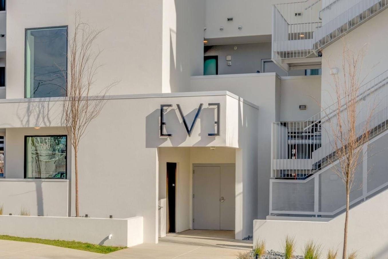 Luxury 2-bd, 2-bth Downtown Riverfront, Park Free Holiday home