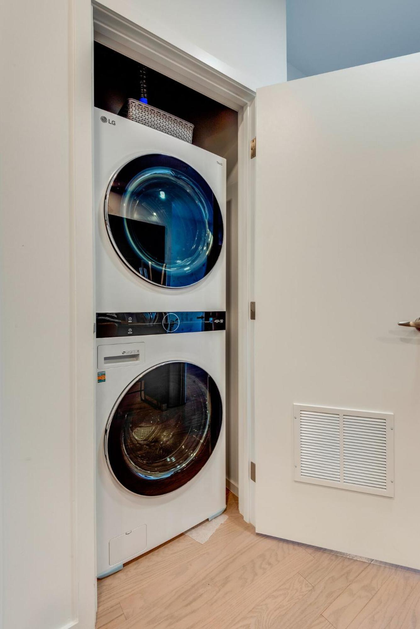 Holiday home Luxury 2-bd, 2-bth Downtown Riverfront, Park Free