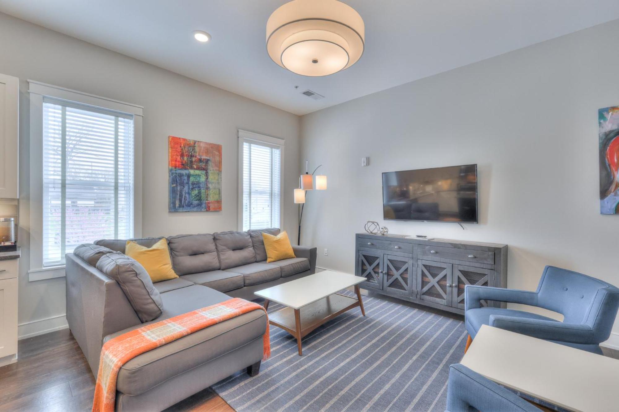 Boutique 1 Bedroom In Dynamic 12 South #204 *