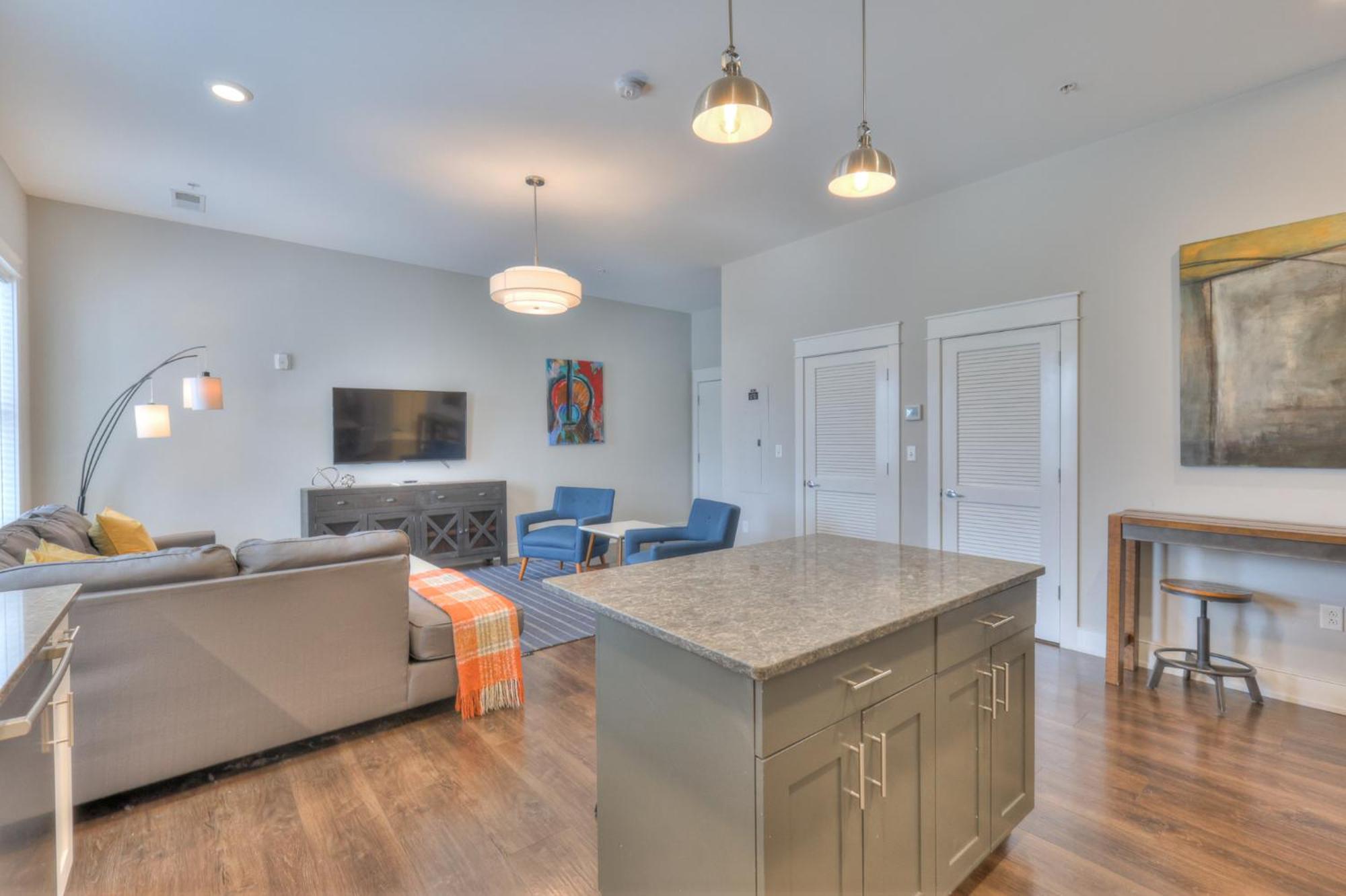 Boutique 1 Bedroom In Dynamic 12 South #204 *