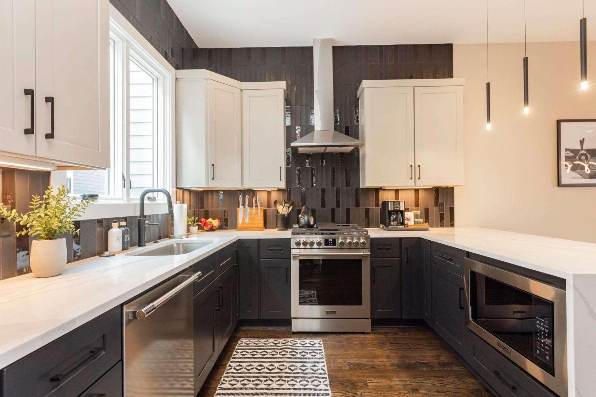 Downtown Views Glam Stations Close To Broadway Holiday home