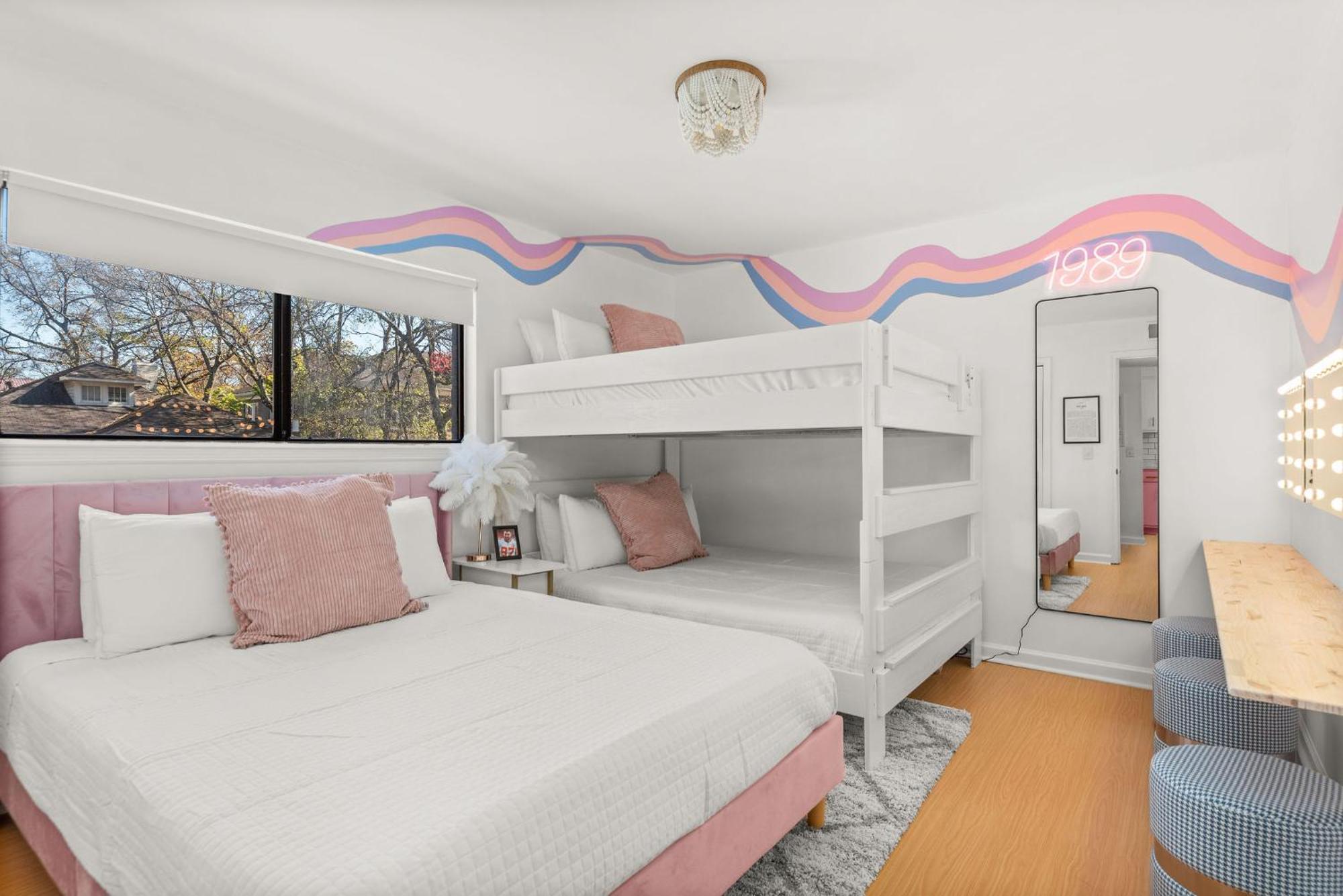 Swiftie Paradise, Music Row Unit 1 * Nashville