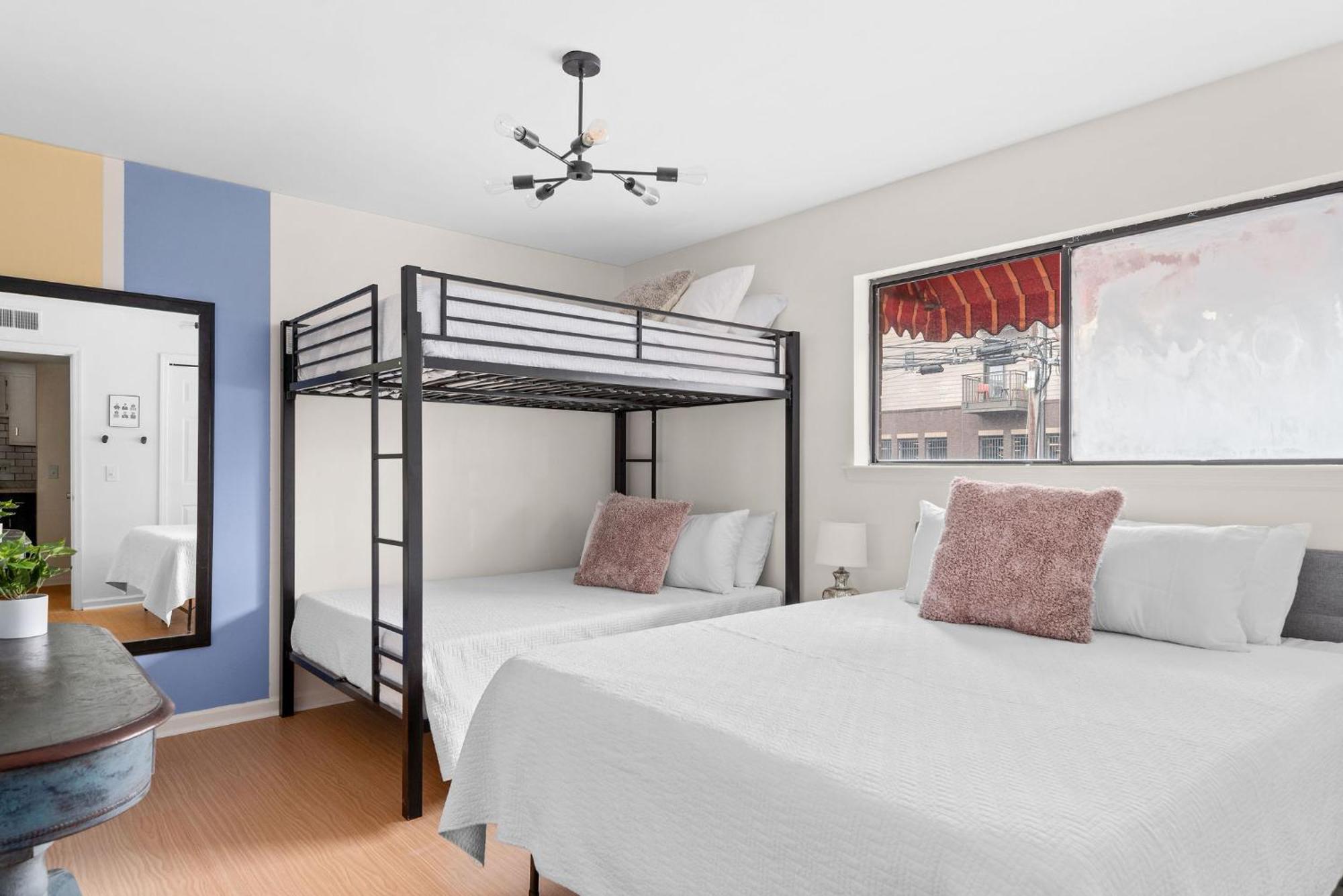 Dollys Dreamhouse, Mean Girls Retreat Unit 8 *