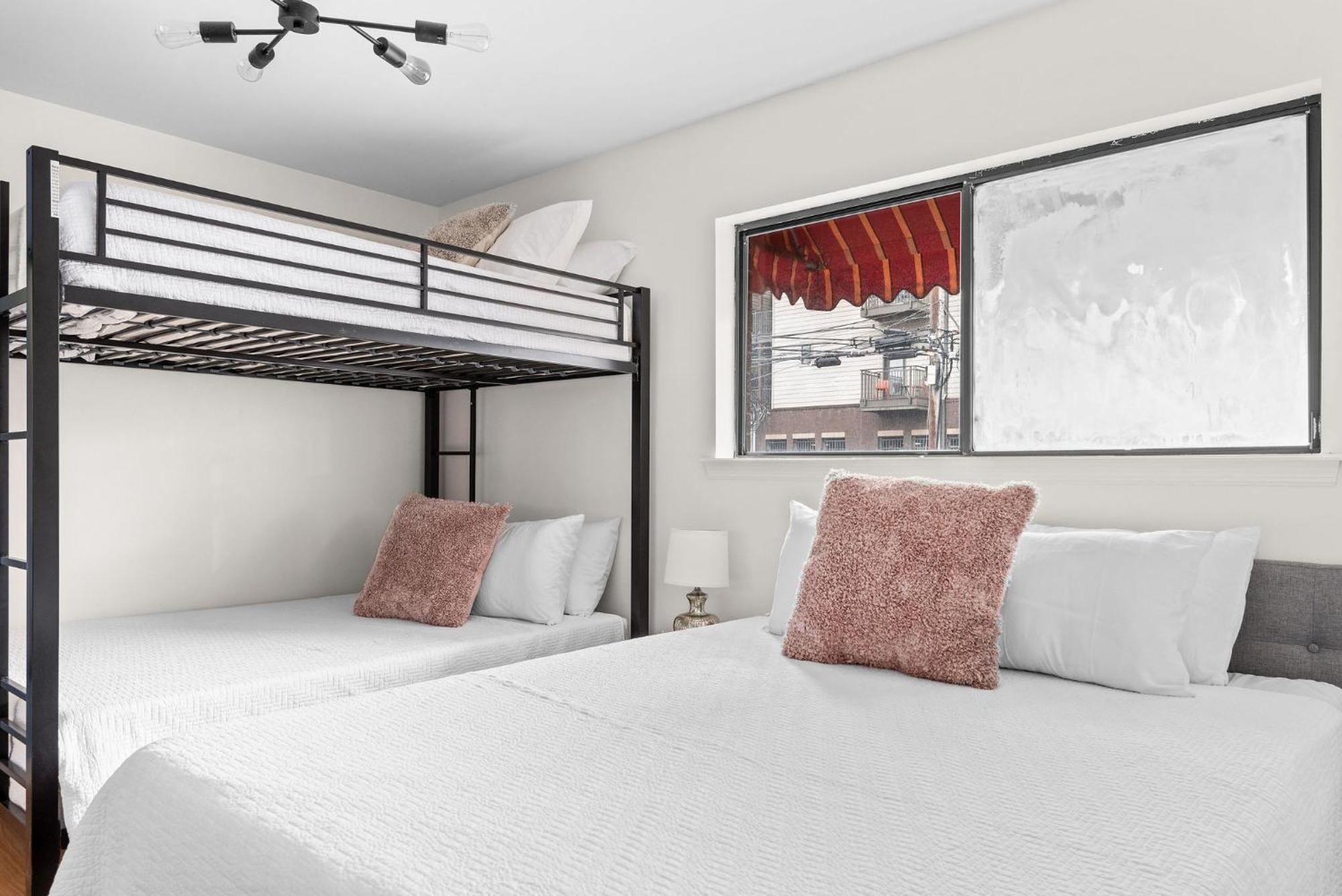 Apartment Dollys Dreamhouse, Mean Girls Retreat Unit 8 Nashville