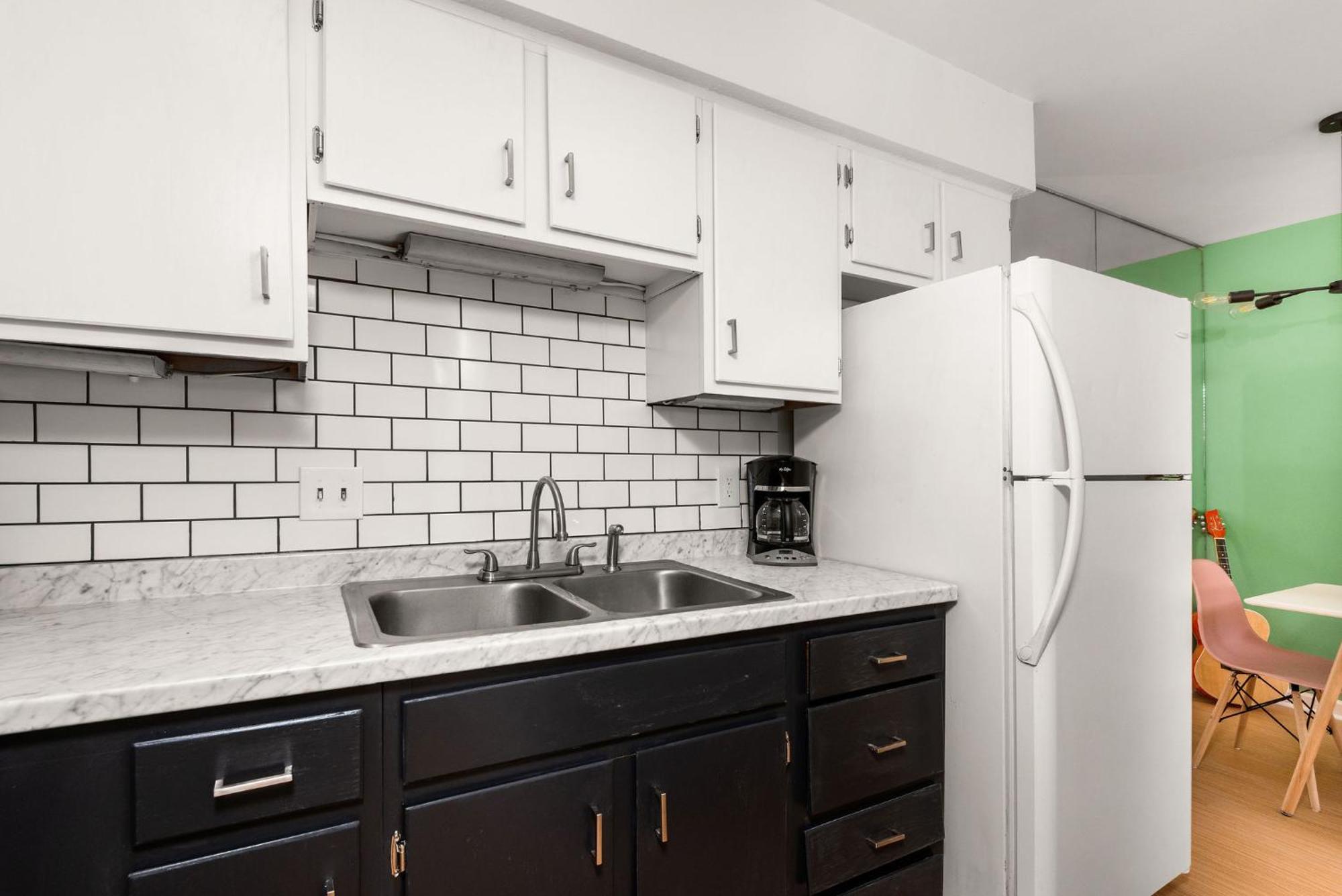 Dollys Dreamhouse, Mean Girls Retreat Unit 8 Apartment Nashville