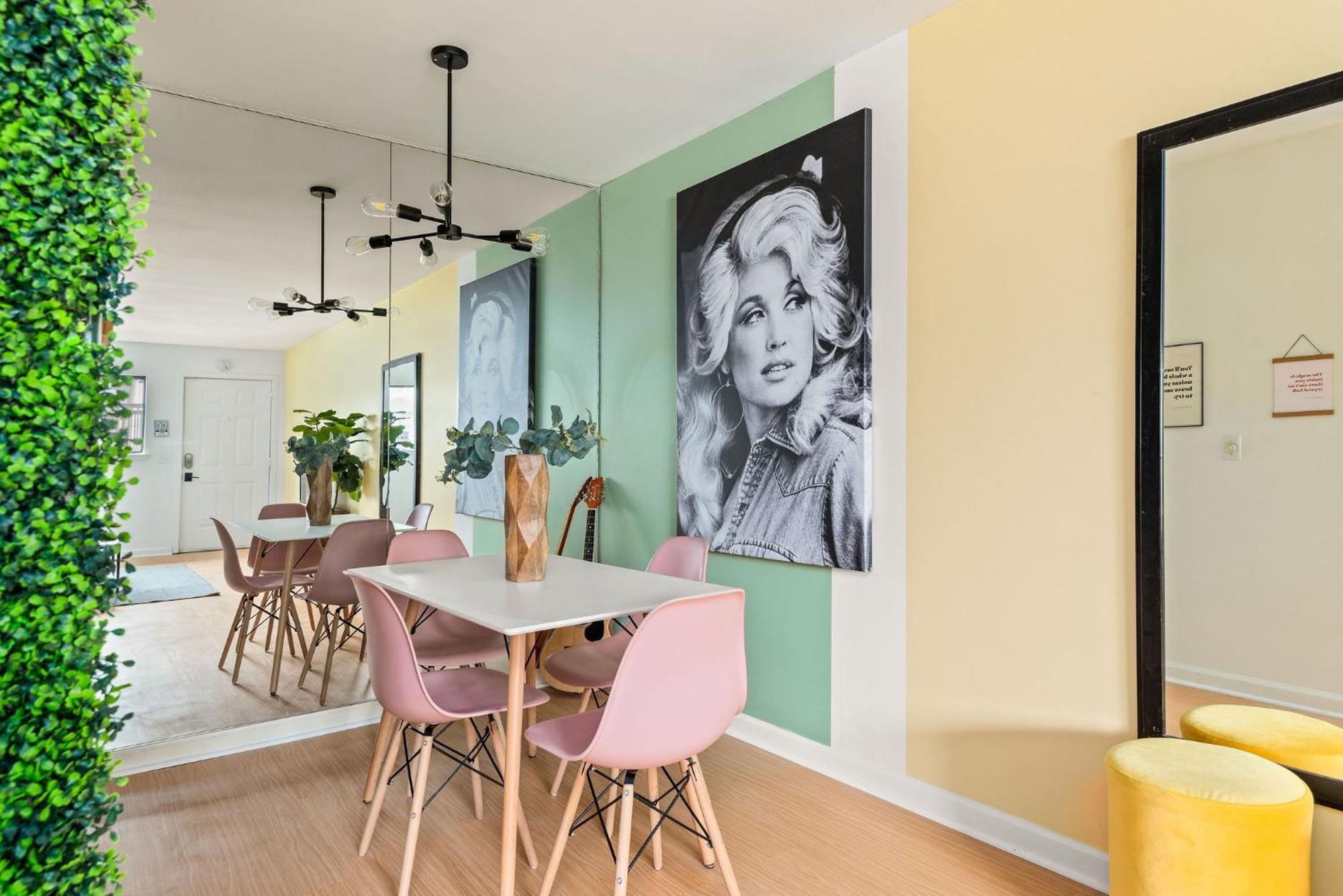 Dollys Dreamhouse, Mean Girls Retreat Unit 8 Nashville