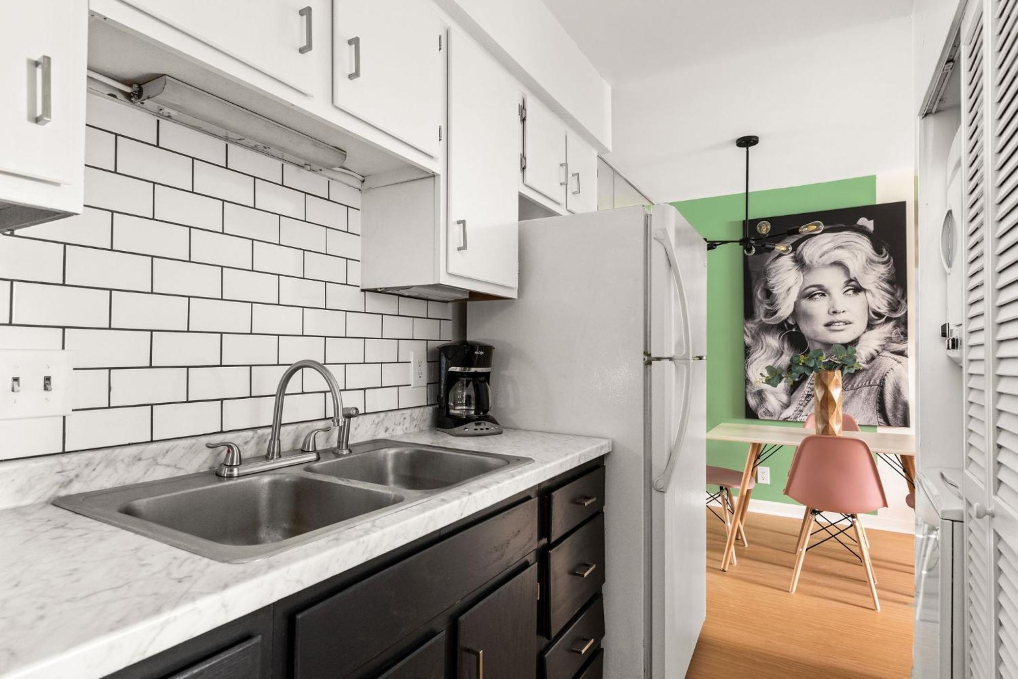 Apartment Dollys Dreamhouse, Mean Girls Retreat Unit 8