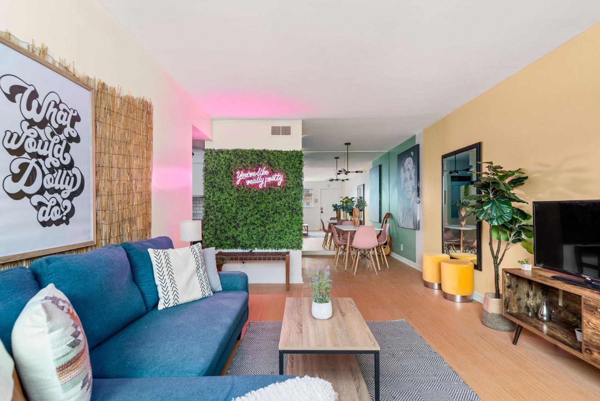 Dollys Dreamhouse, Mean Girls Retreat Unit 8 * Nashville