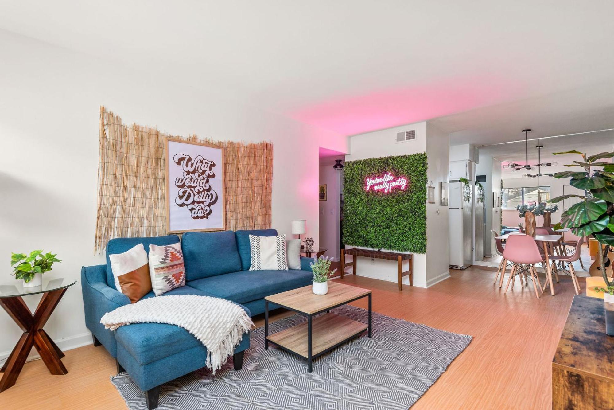 Apartment Dollys Dreamhouse, Mean Girls Retreat Unit 8