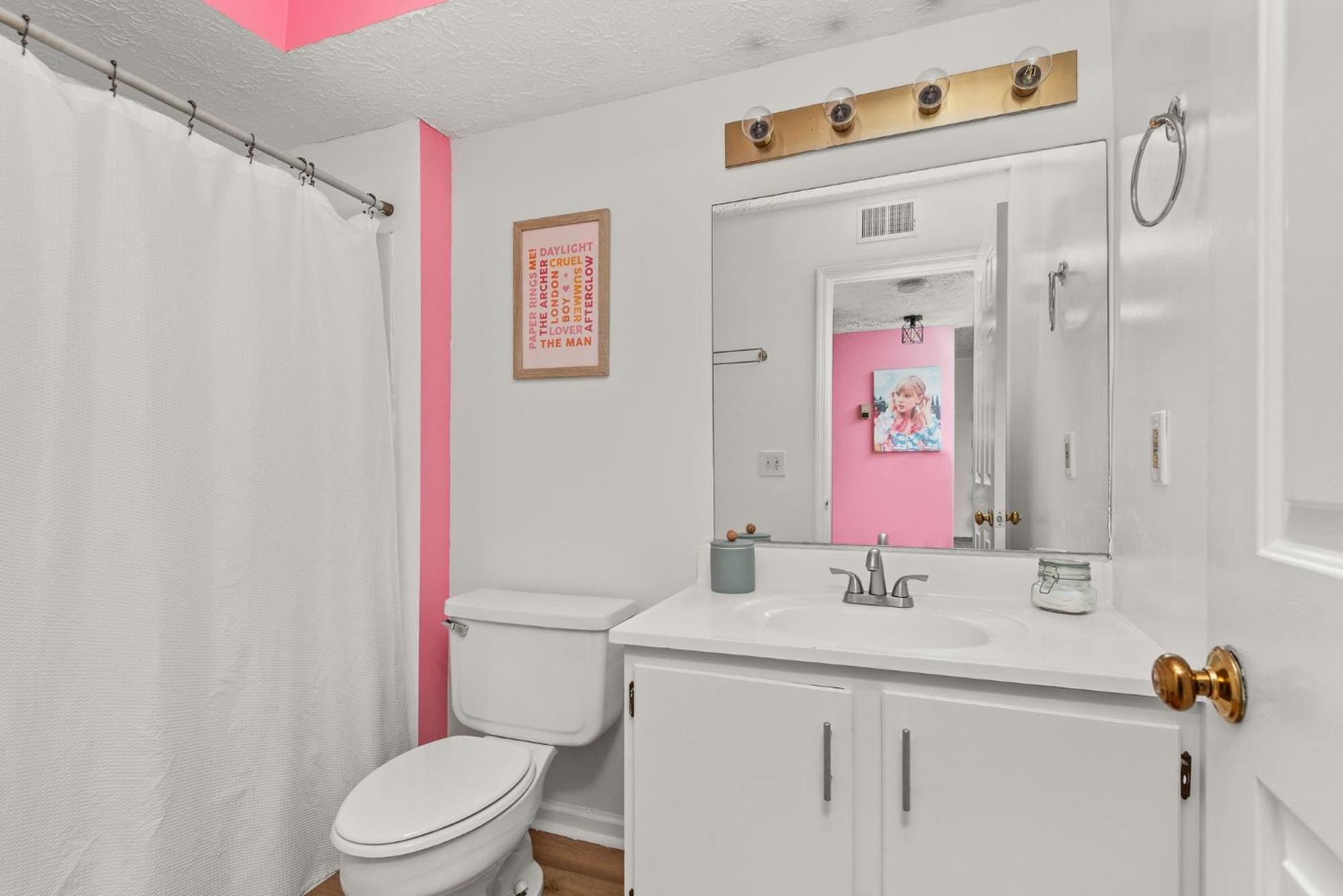 Enchanted In Nashville, Swiftie Sanctuary Unit 5 Apartment *
