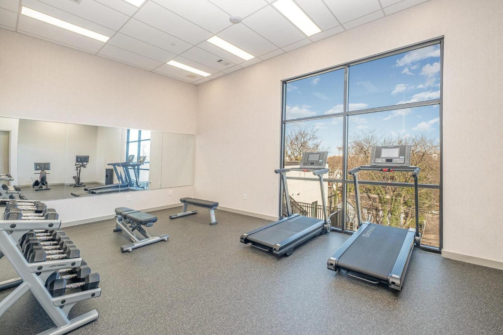 Harmony Octave-2 Units-pool/gym-4 Mins To Broadway