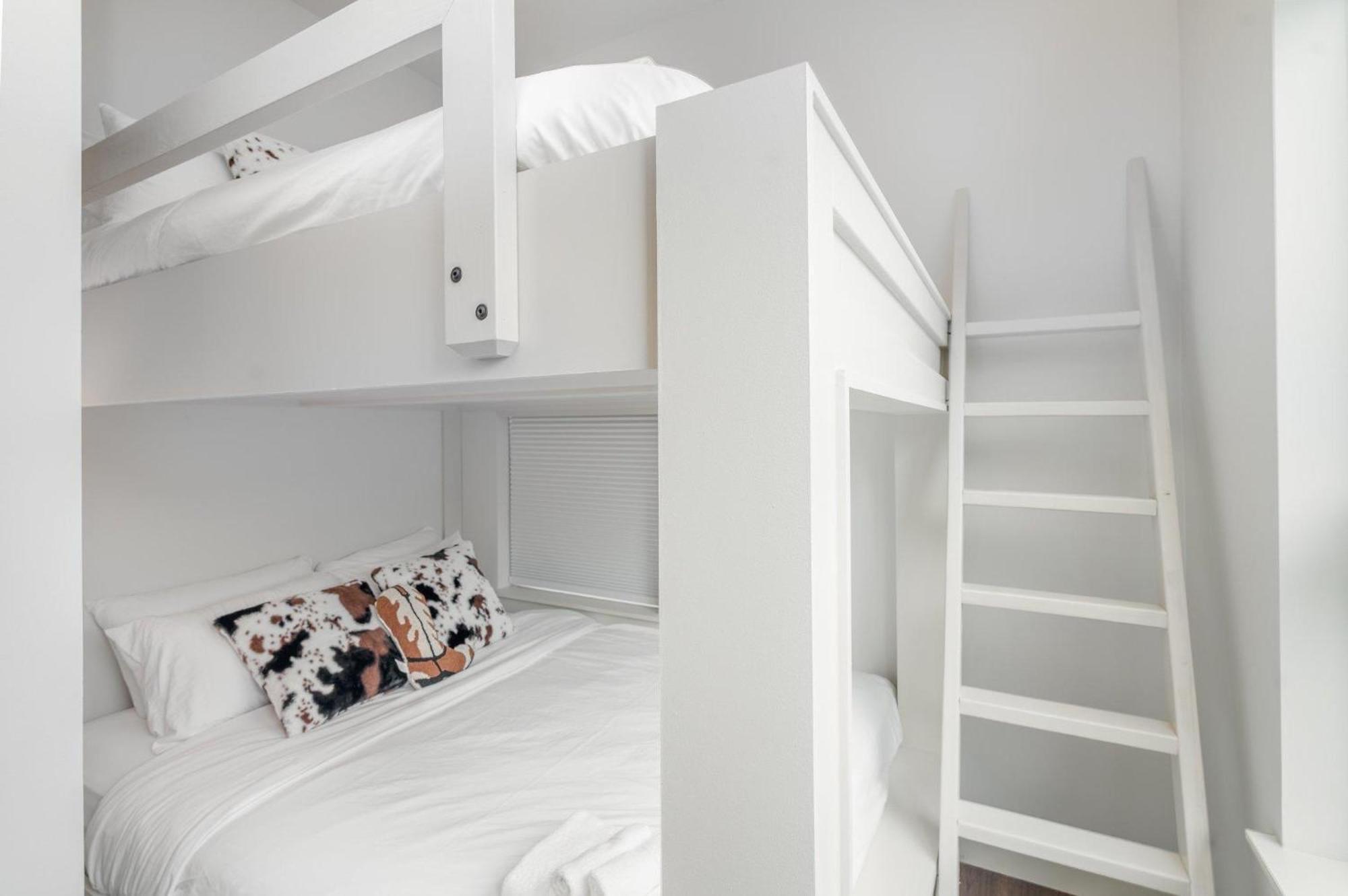 Harmony Octave-2 Units-pool/gym-4 Mins To Broadway Holiday home