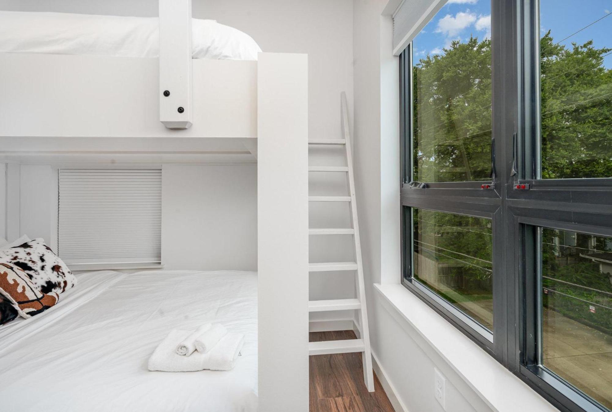 Harmony Octave-2 Units-pool/gym-4 Mins To Broadway