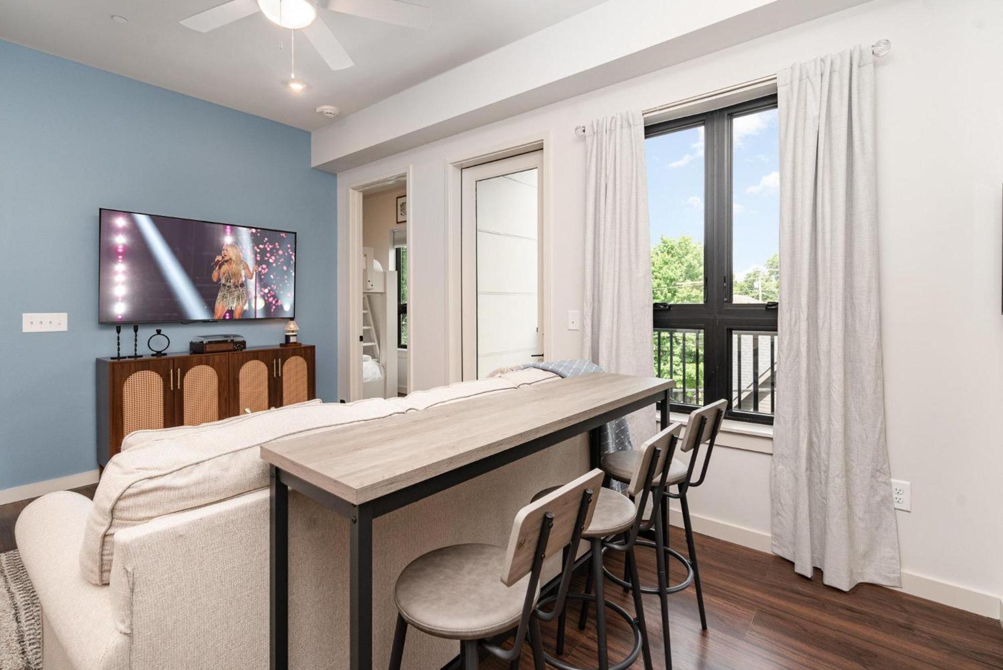 Harmony Octave-2 Units-pool/gym-4 Mins To Broadway Holiday home Nashville